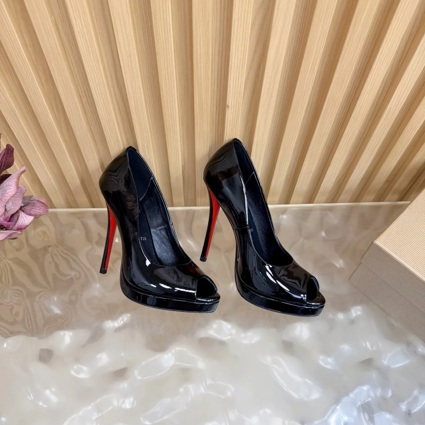 Босоножки Женские Christian Louboutin 9707812