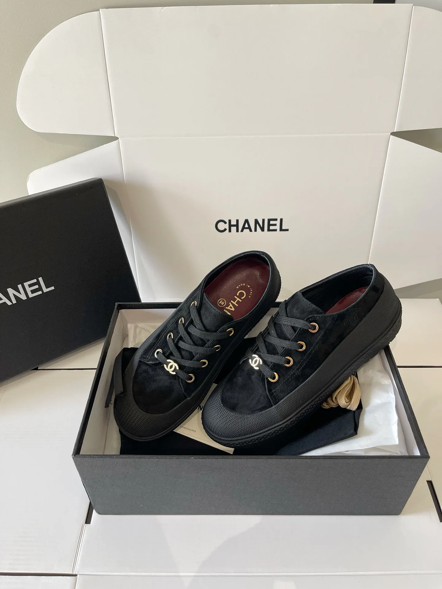 Кроссовки Женские Chanel 18437965