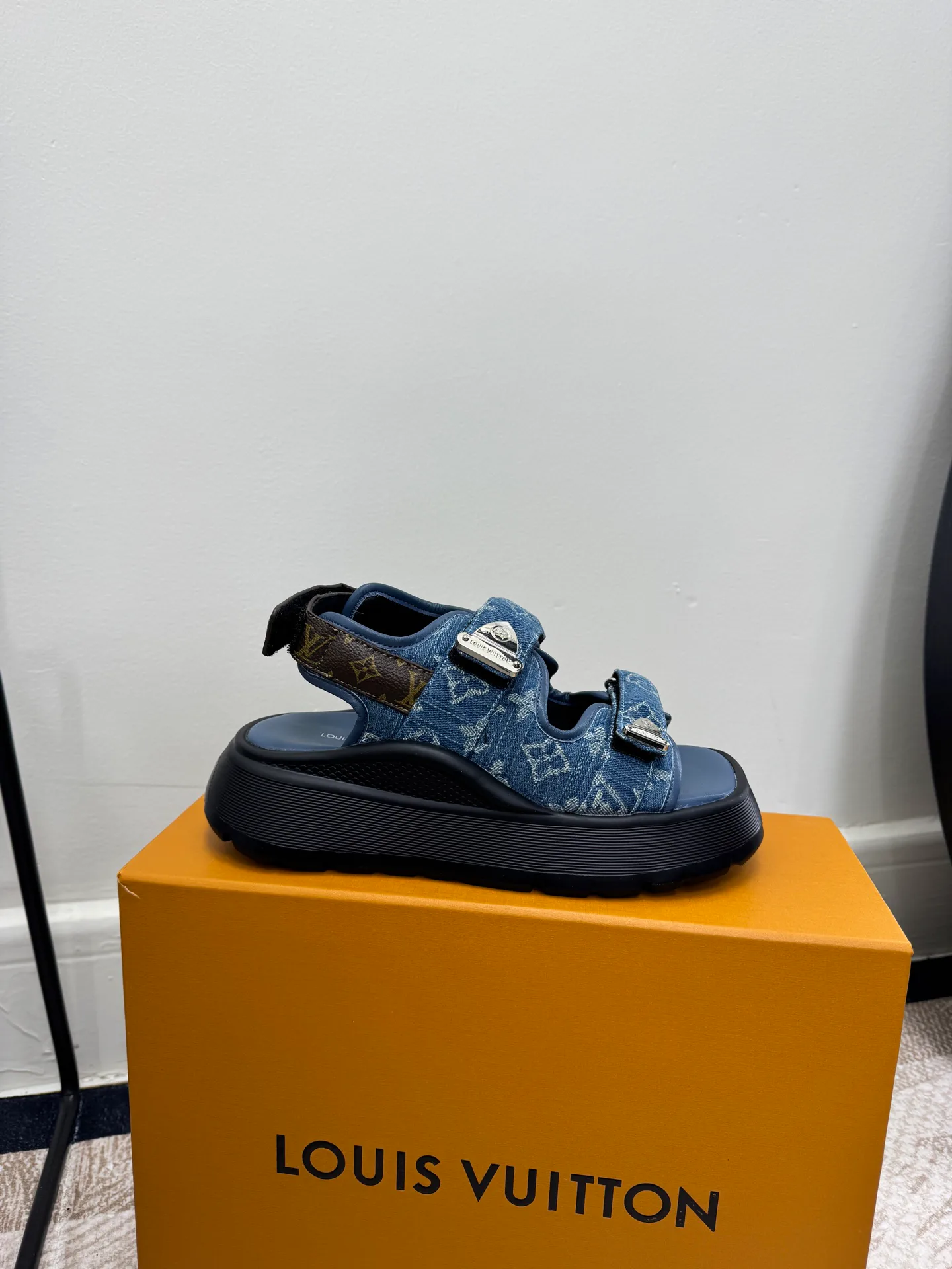 Сандалии Женские Louis Vuitton 11055250