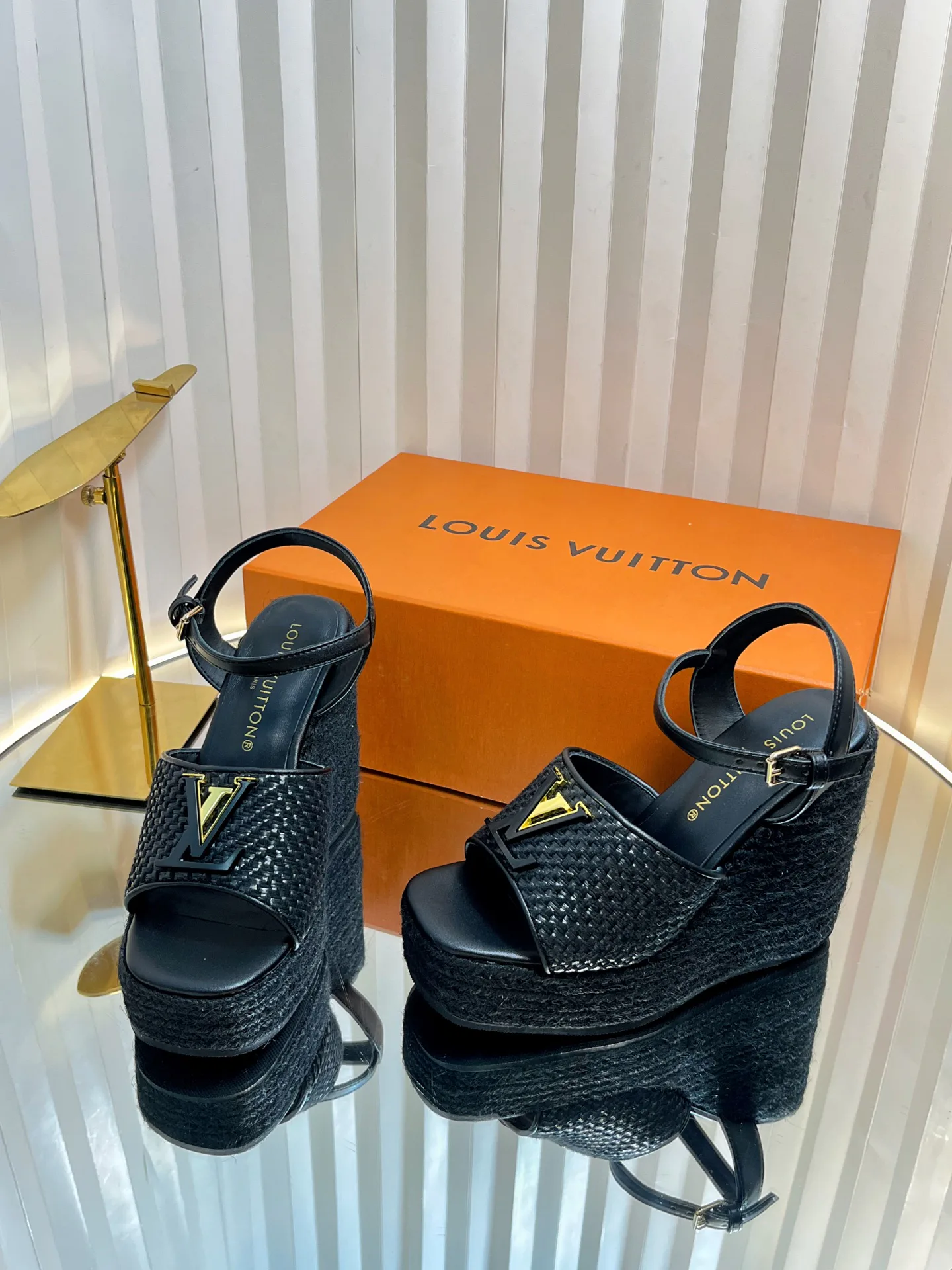 Босоножки Женские Louis Vuitton 11886744