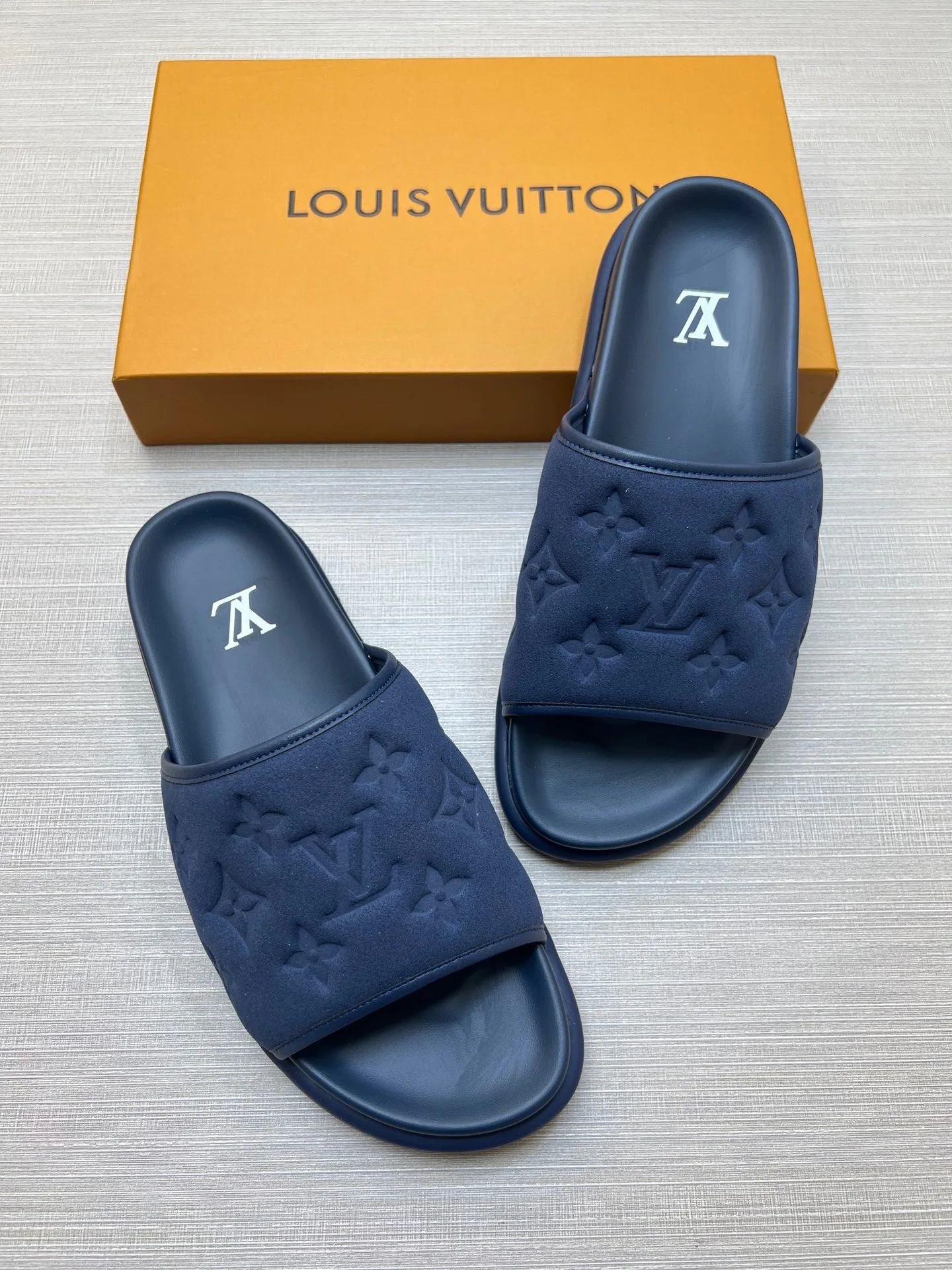 Шлепанцы Женские Louis Vuitton 18011812