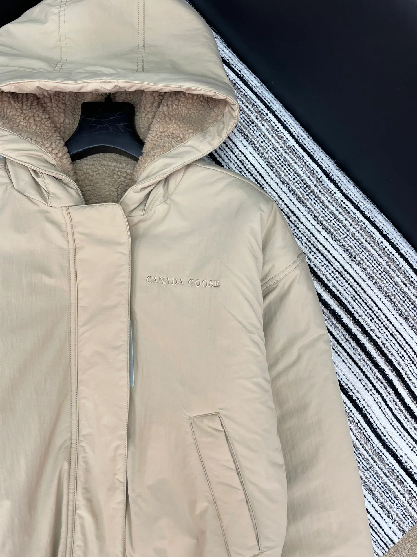 Куртки И Пуховики Женские Canada Goose 303646