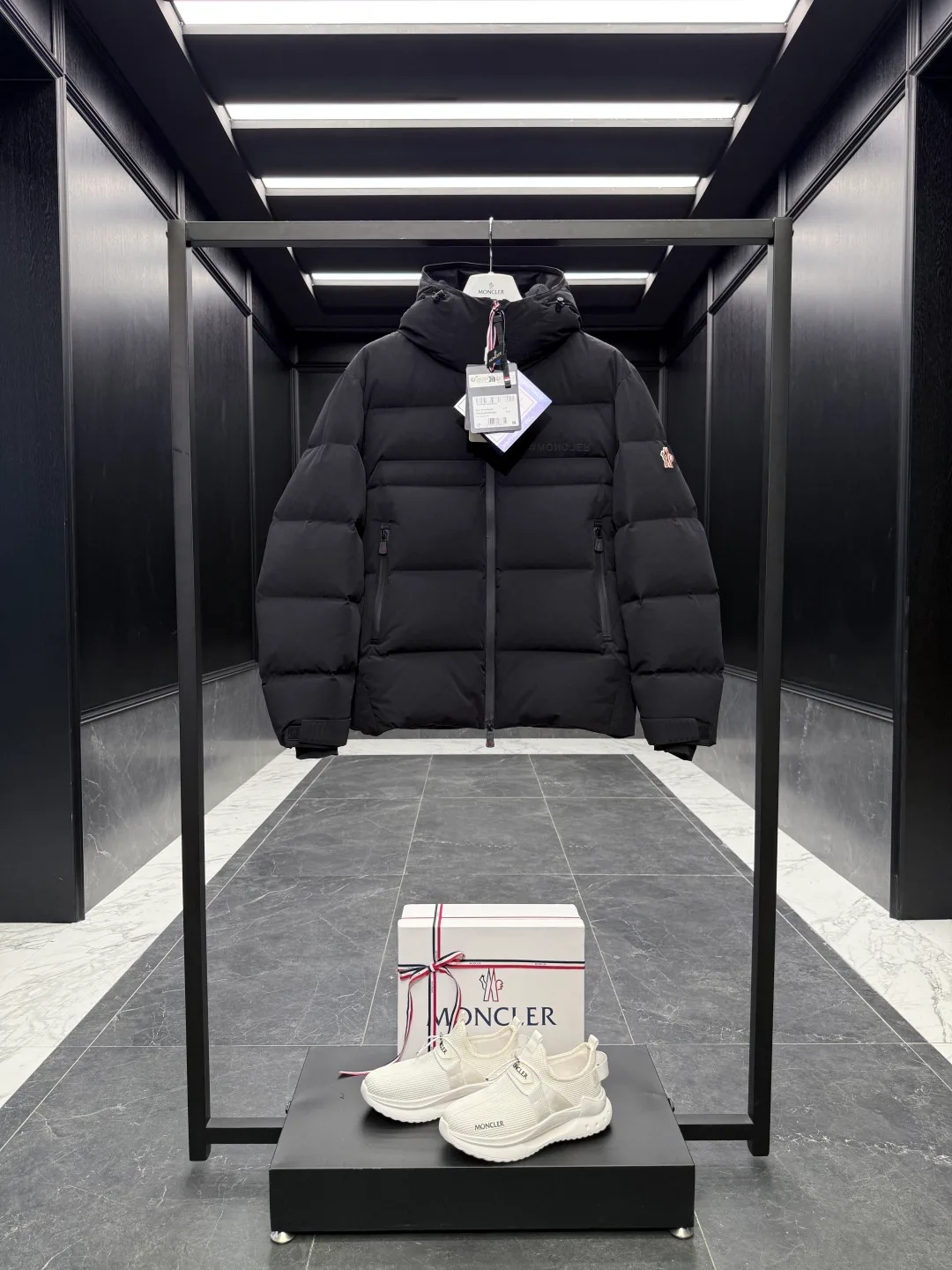 Куртки И Пуховики Мужские Moncler 135374