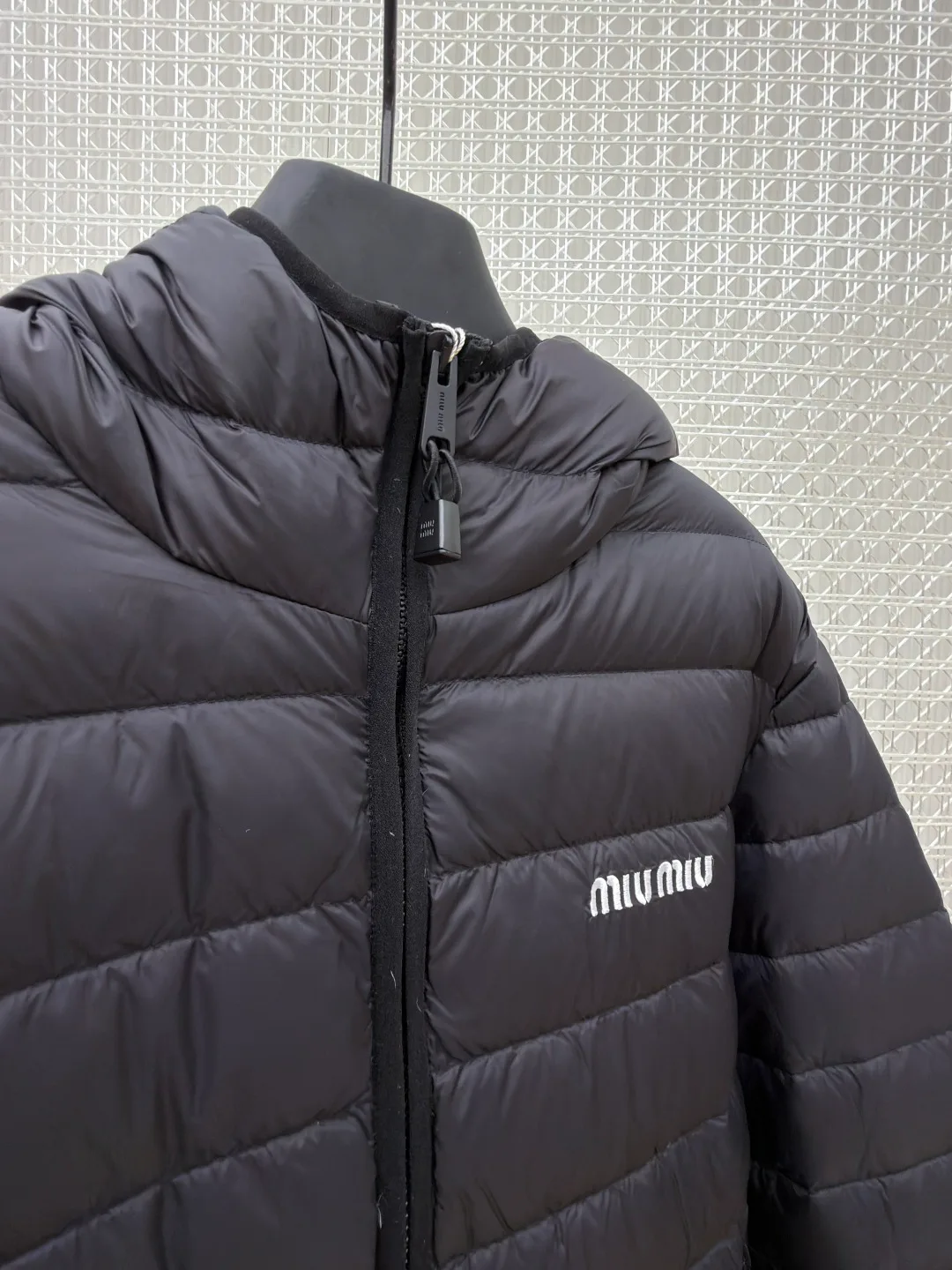 Куртки И Пуховики Женские Miu Miu 18612898