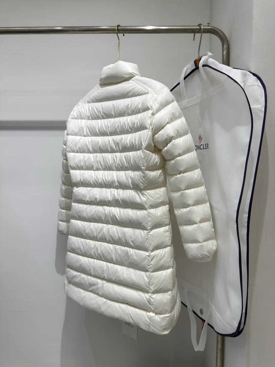 Куртки И Пуховики Женские Moncler 18690107