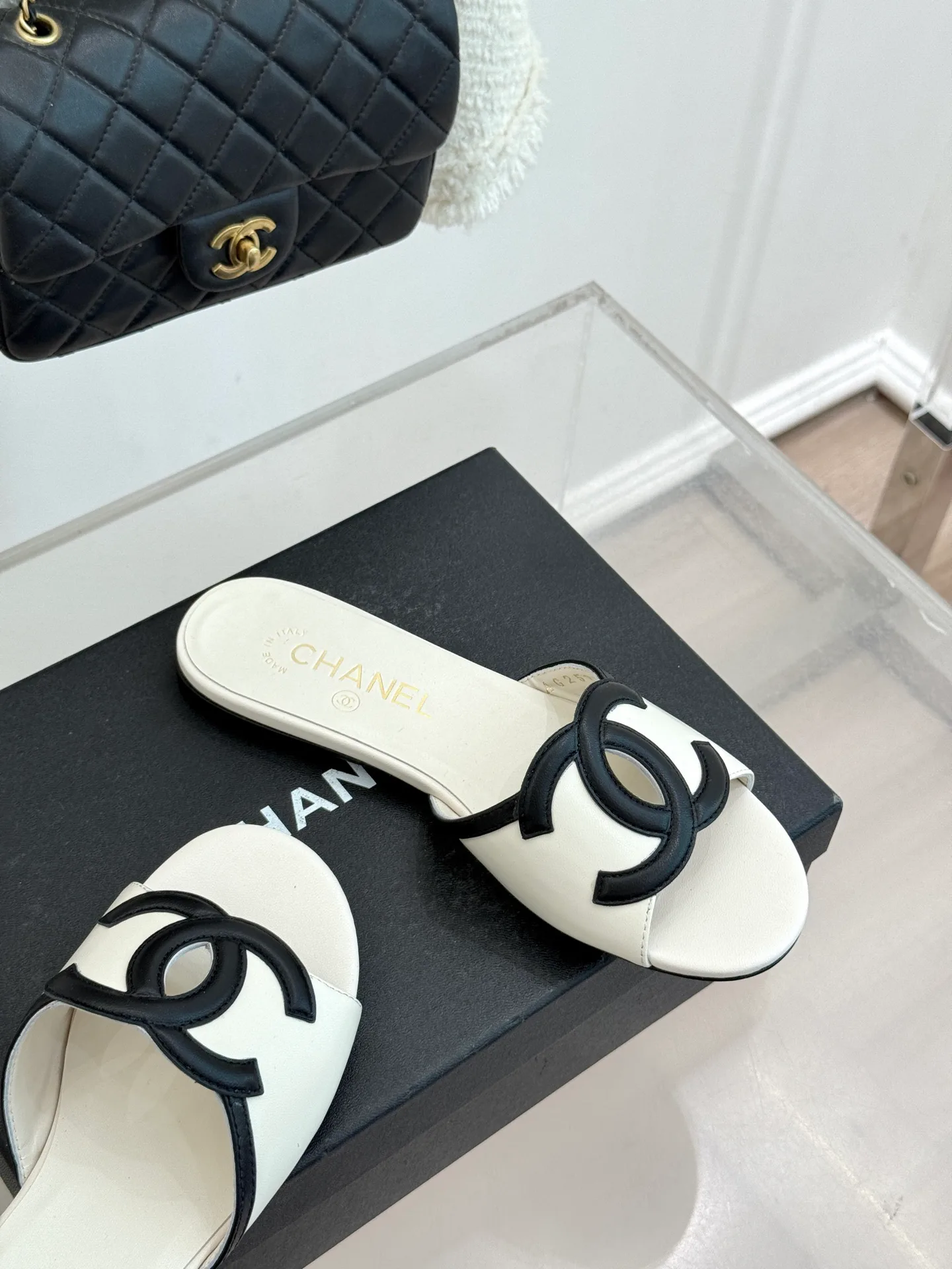 Шлепанцы Женские Chanel 11485805