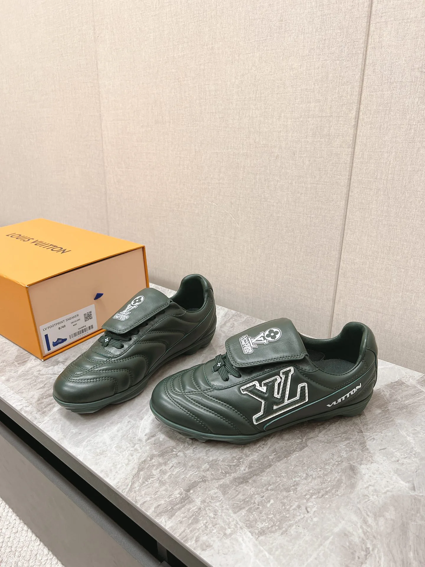 Кроссовки Женские Louis Vuitton 22145