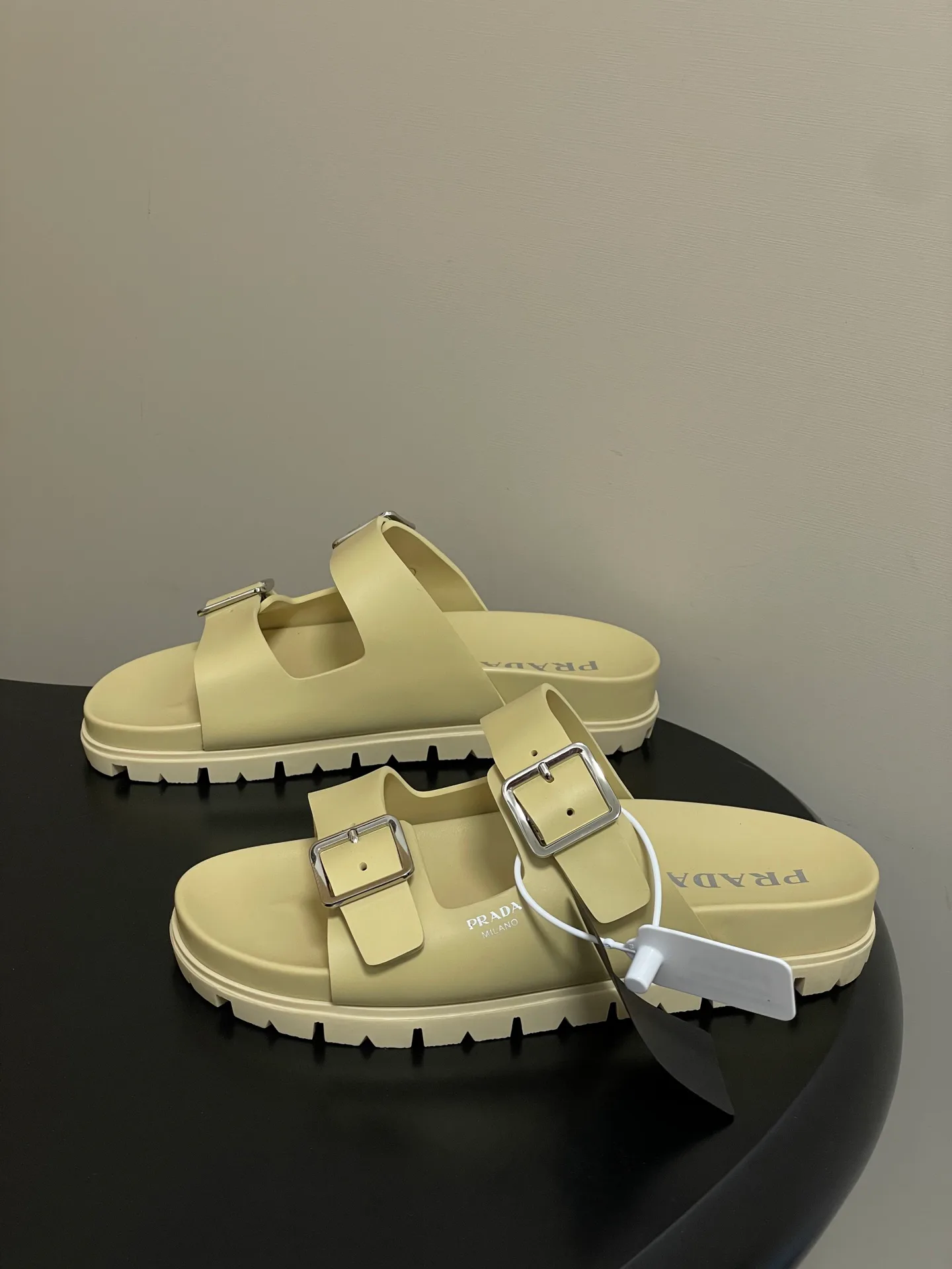 Сандалии Женские Prada 10993989