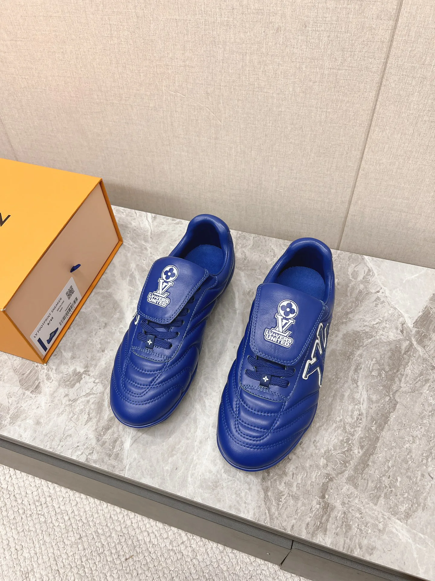 Кроссовки Женские Louis Vuitton 22143