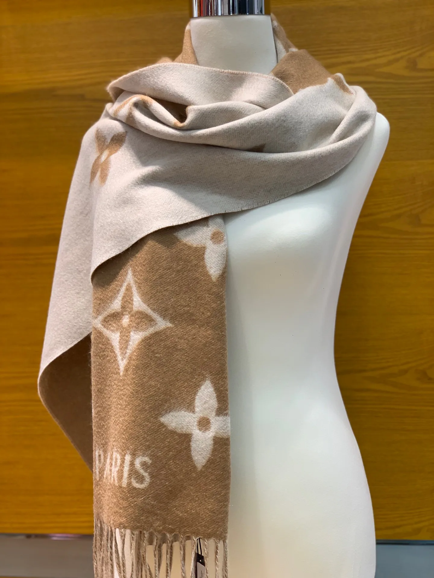 Шарфы Louis Vuitton 6998507