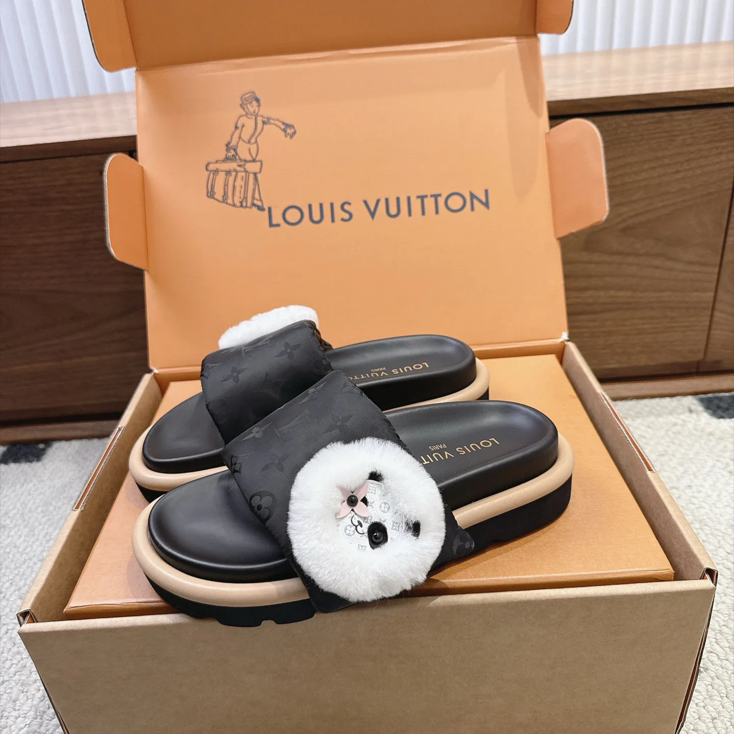 Шлепанцы Женские Louis Vuitton 18025803