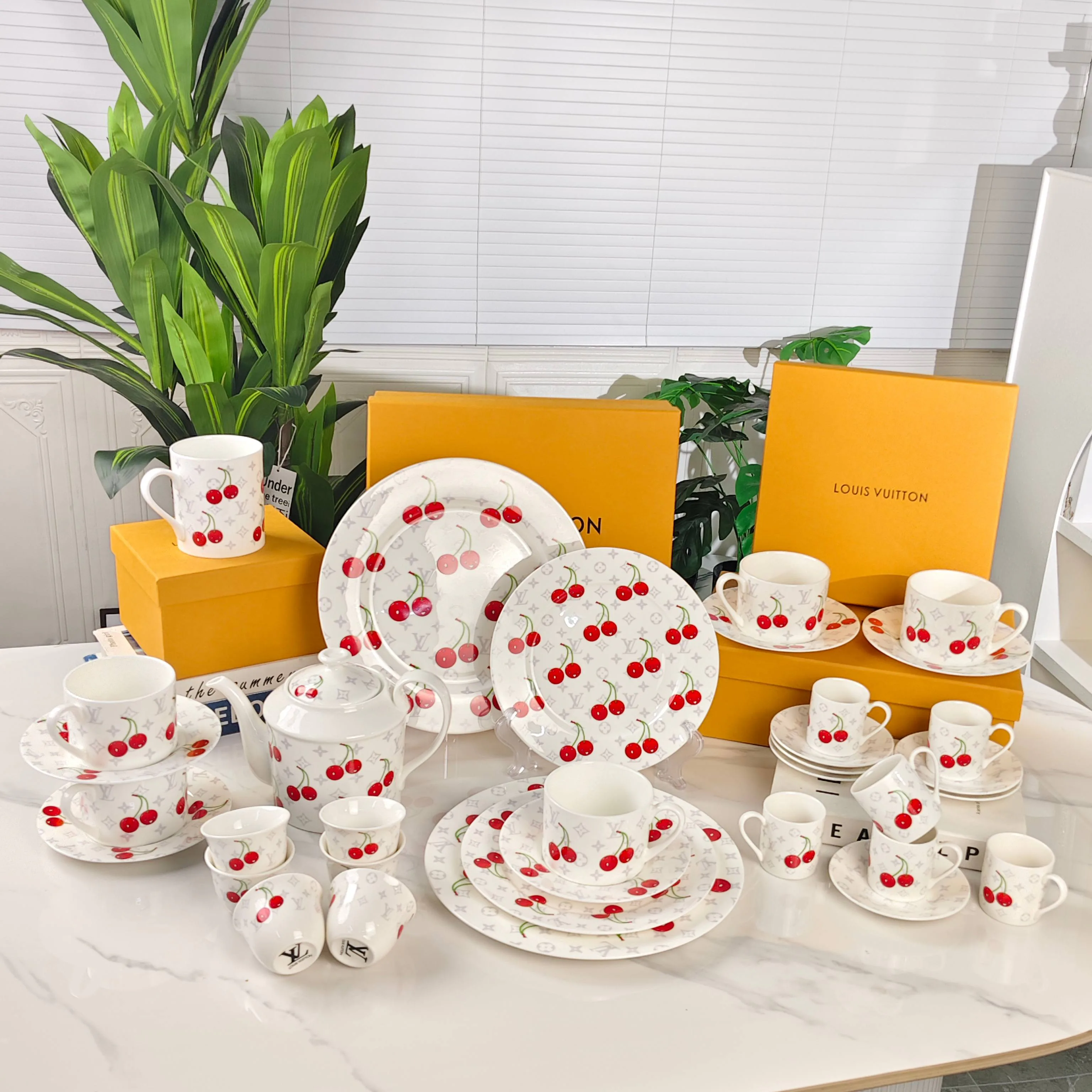 Посуда Louis Vuitton 380076