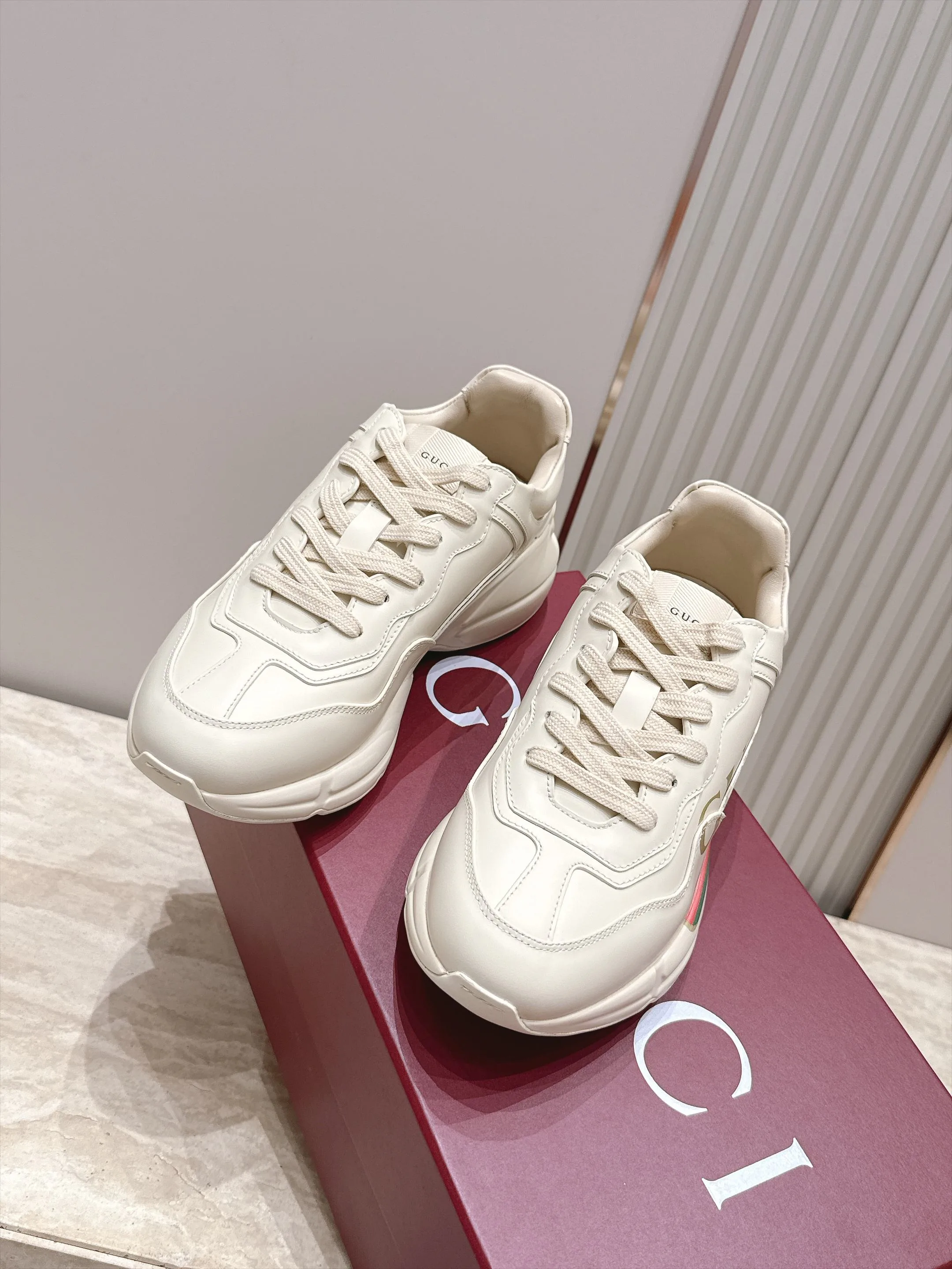 Кроссовки Женские Gucci 18025258