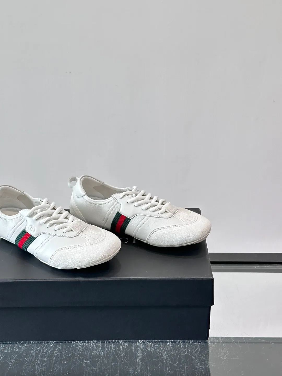 Кроссовки Женские Gucci 17689240