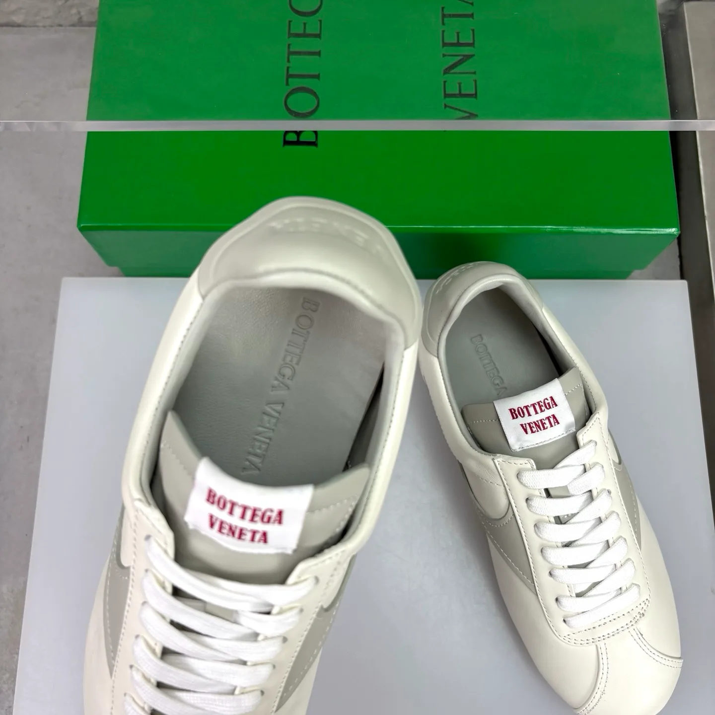 Кроссовки Женские Bottega Veneta 18351658