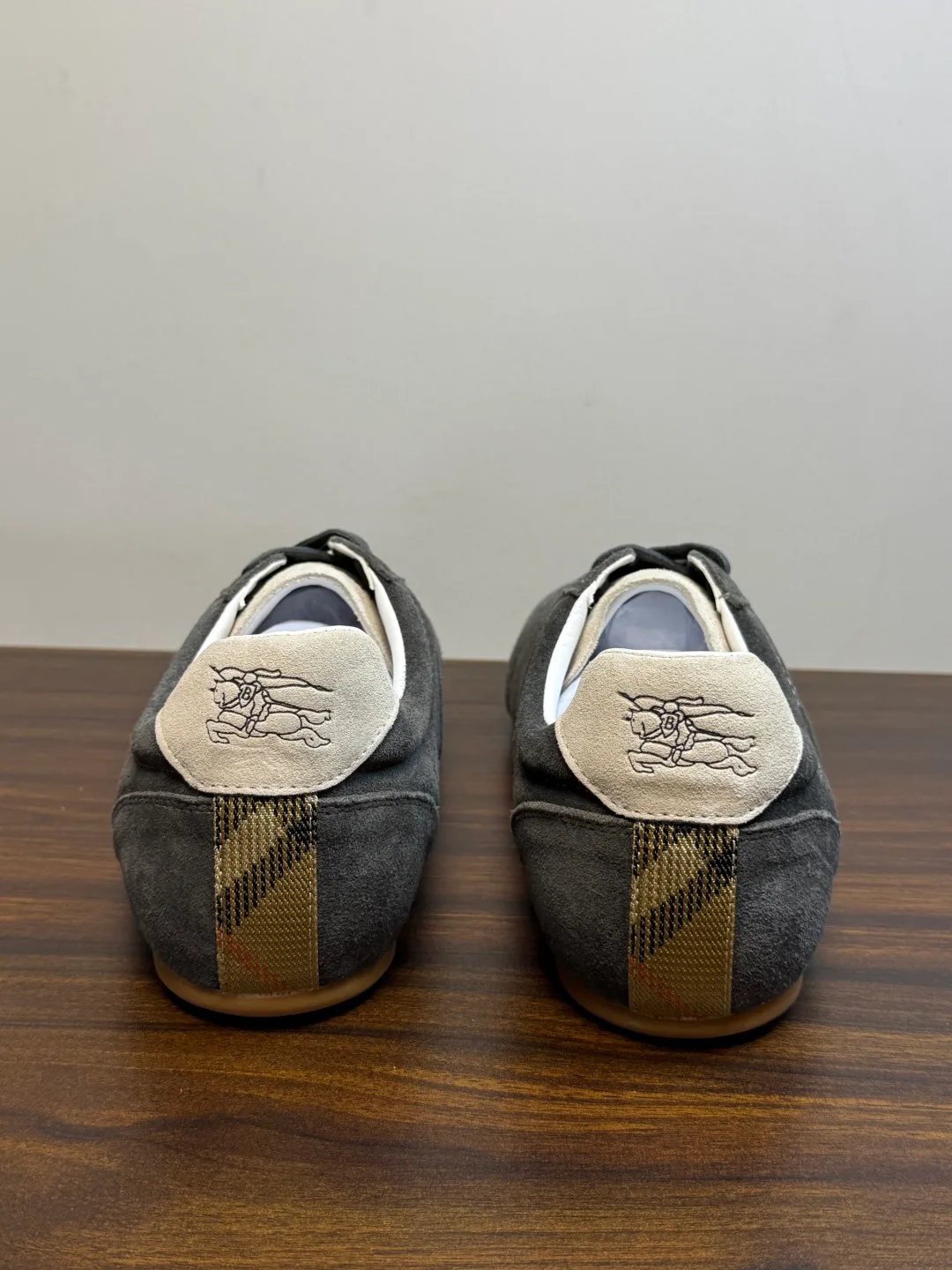 Кроссовки Женские Burberry 19716348