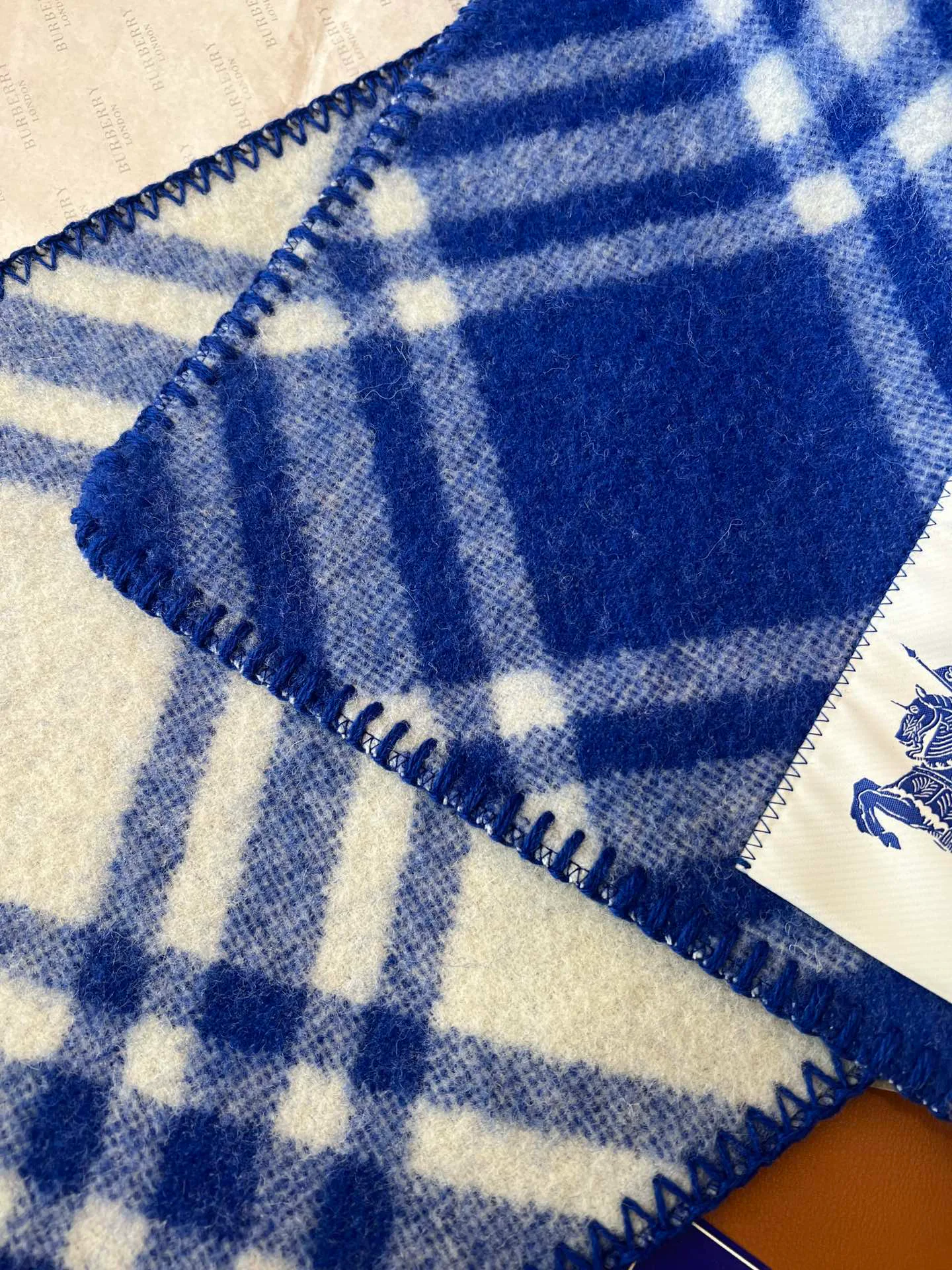 Шарфы Burberry 4518654