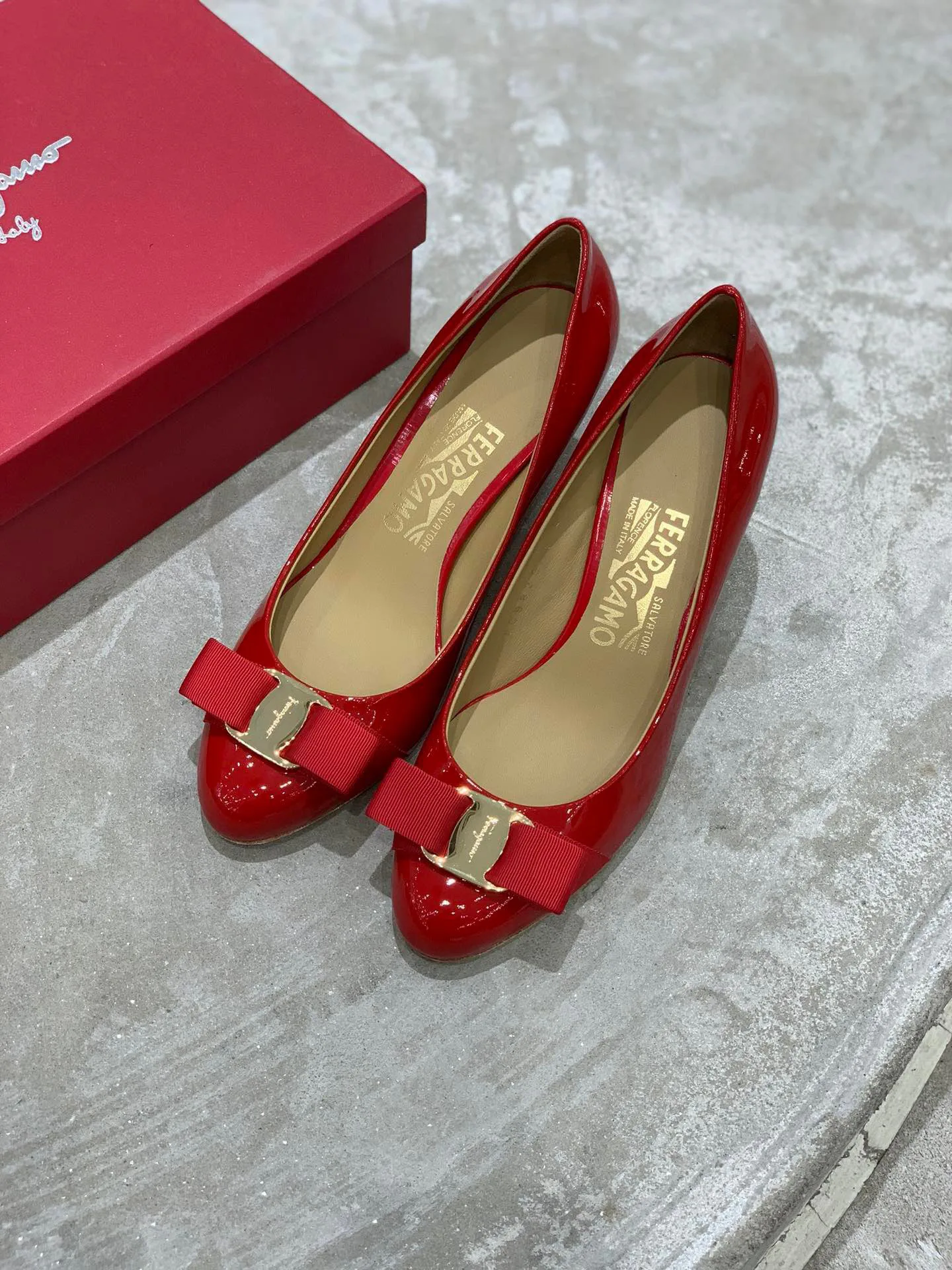 Туфли Женские Salvatore Ferragamo 18340726
