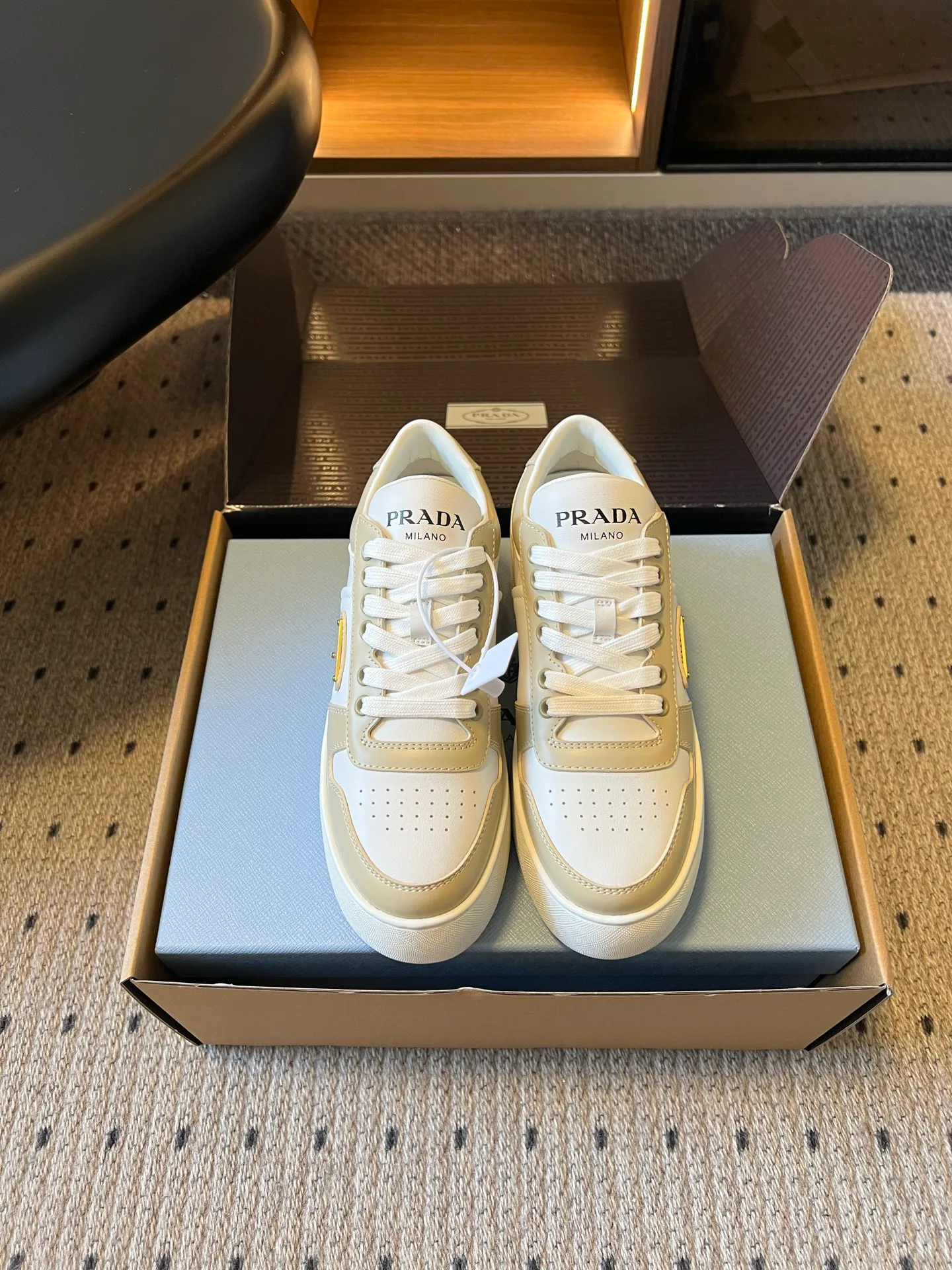 Кроссовки Женские Prada 20149956