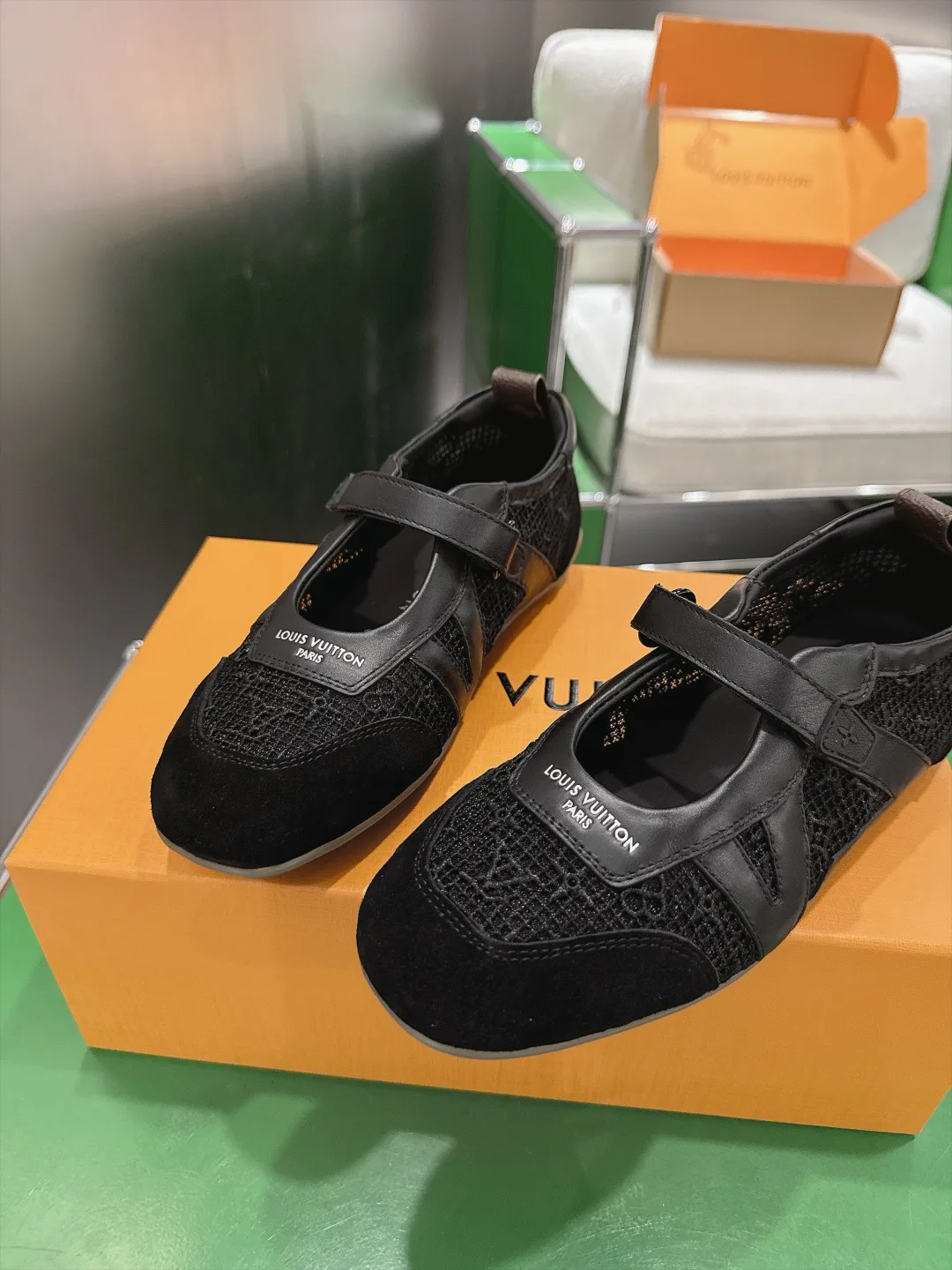 Кроссовки Женские Louis Vuitton 18152831
