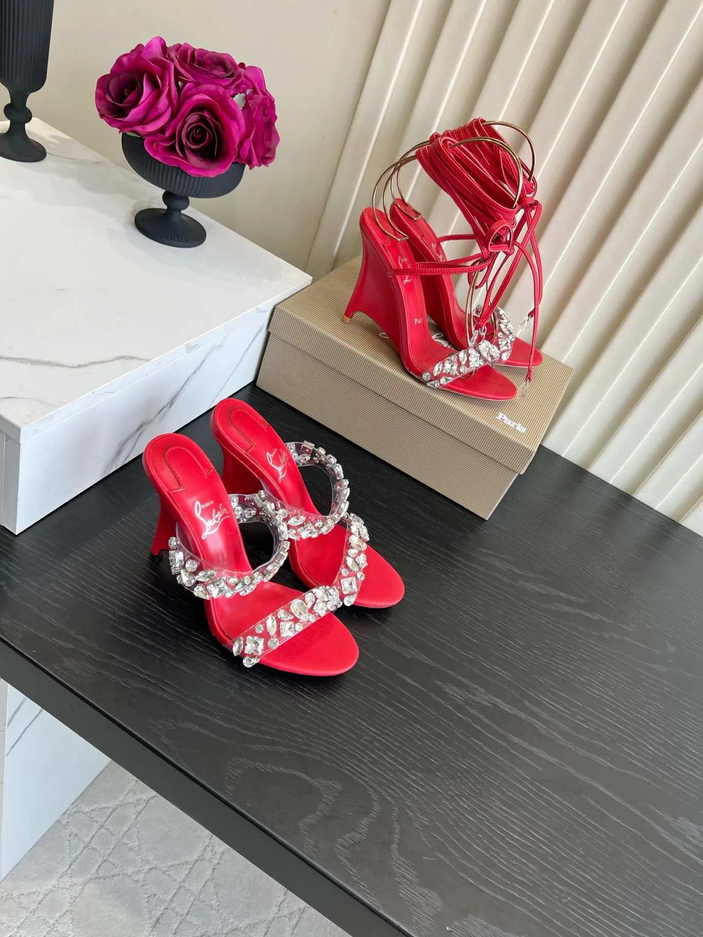 Босоножки Женские Christian Louboutin 18614263