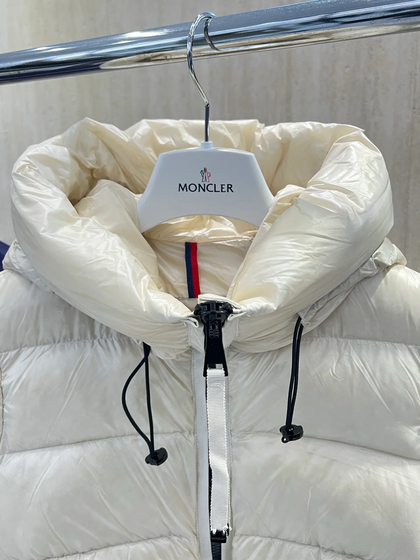 Куртки И Пуховики Женские Moncler 17958878