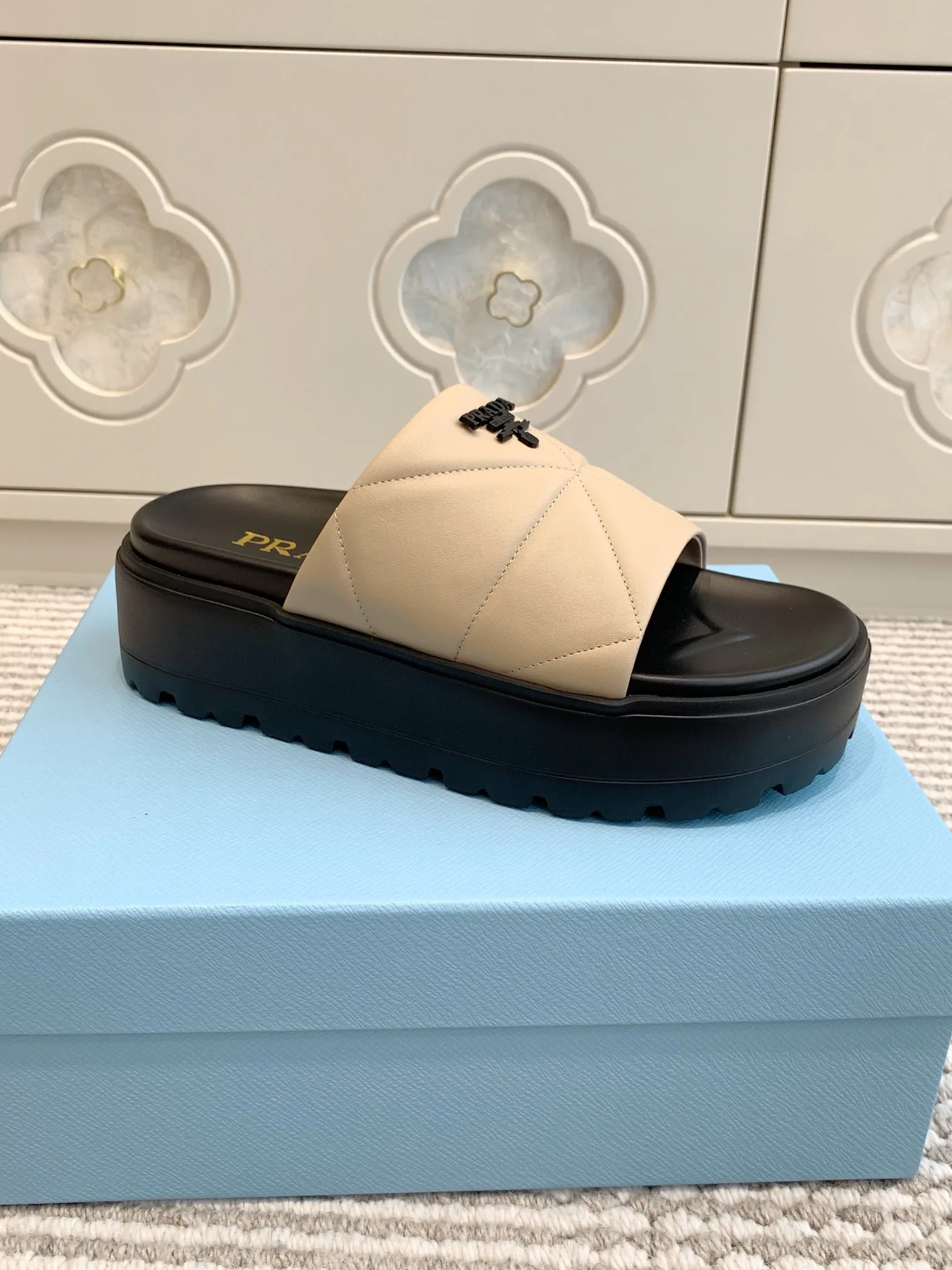 Шлепанцы Женские Prada 17079