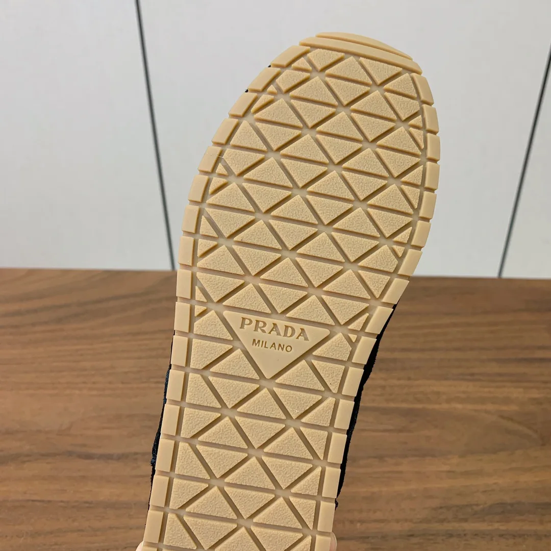 Кроссовки Женские Prada 879175