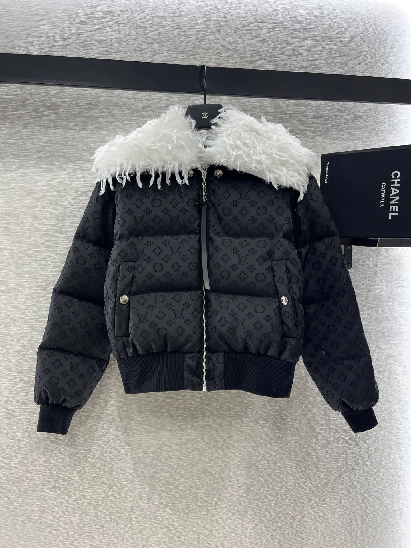Куртки И Пуховики Женские Louis Vuitton 525069