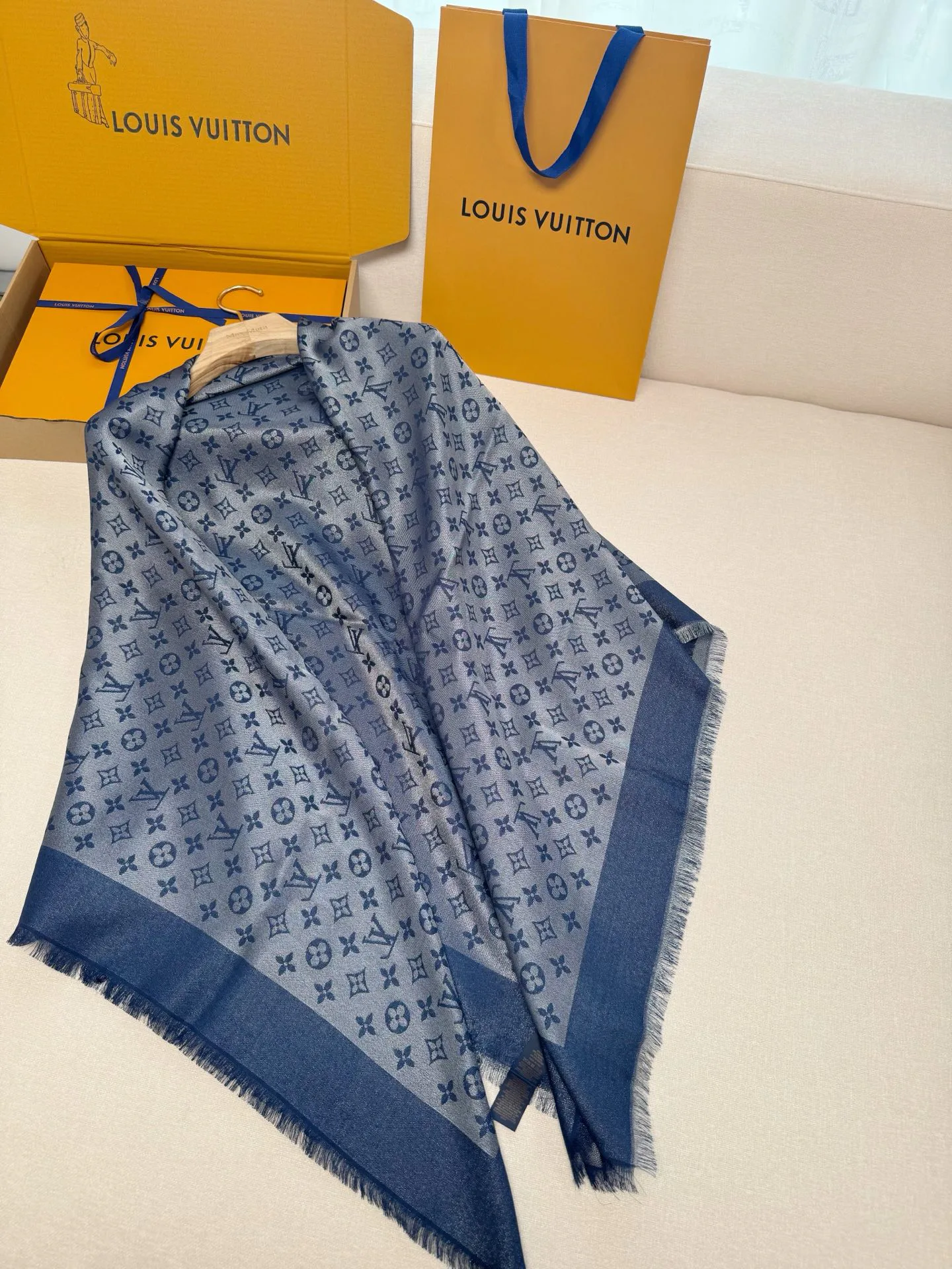 Шарфы Louis Vuitton 437764