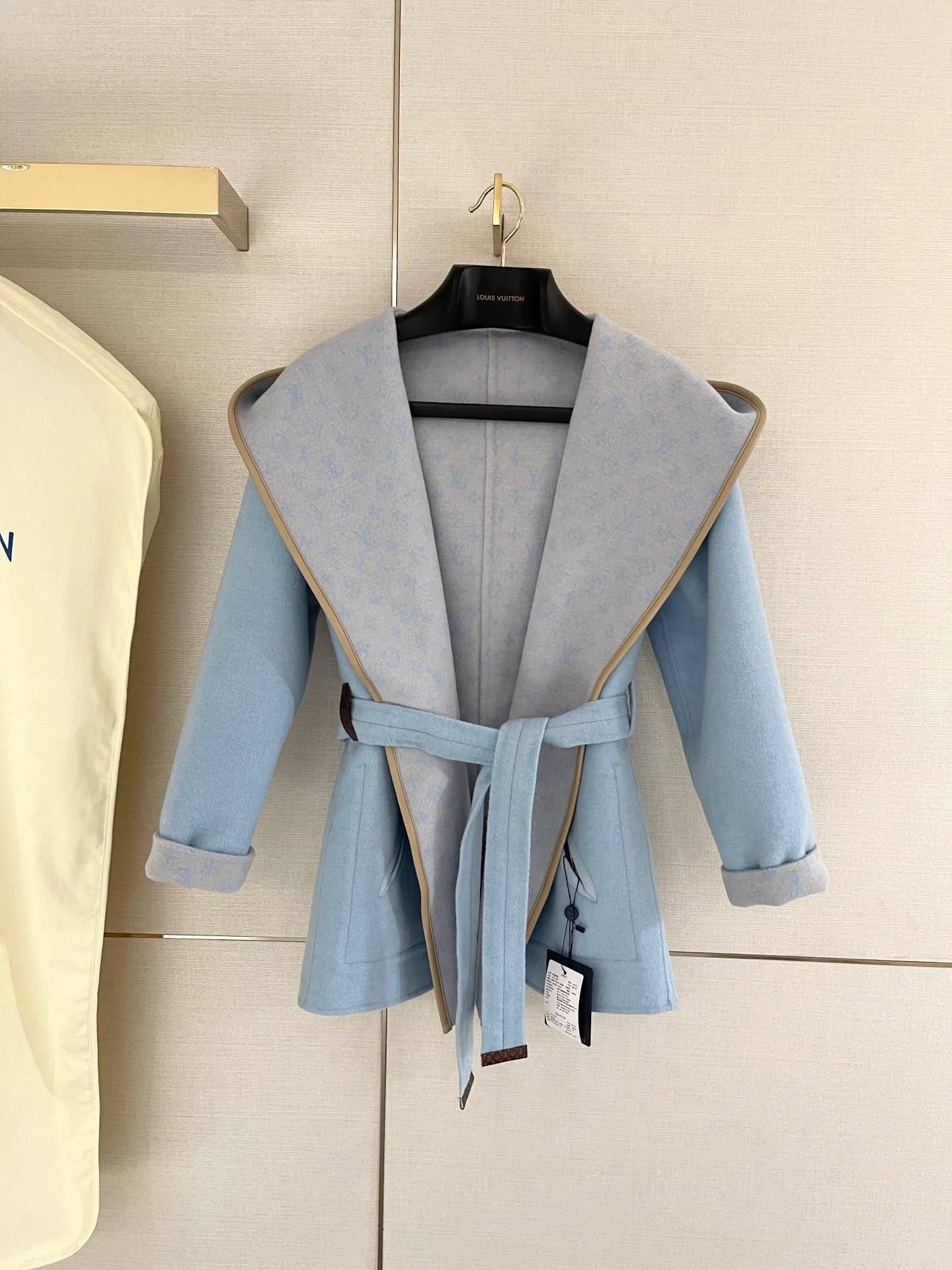 Пальто Женские Louis Vuitton 226421