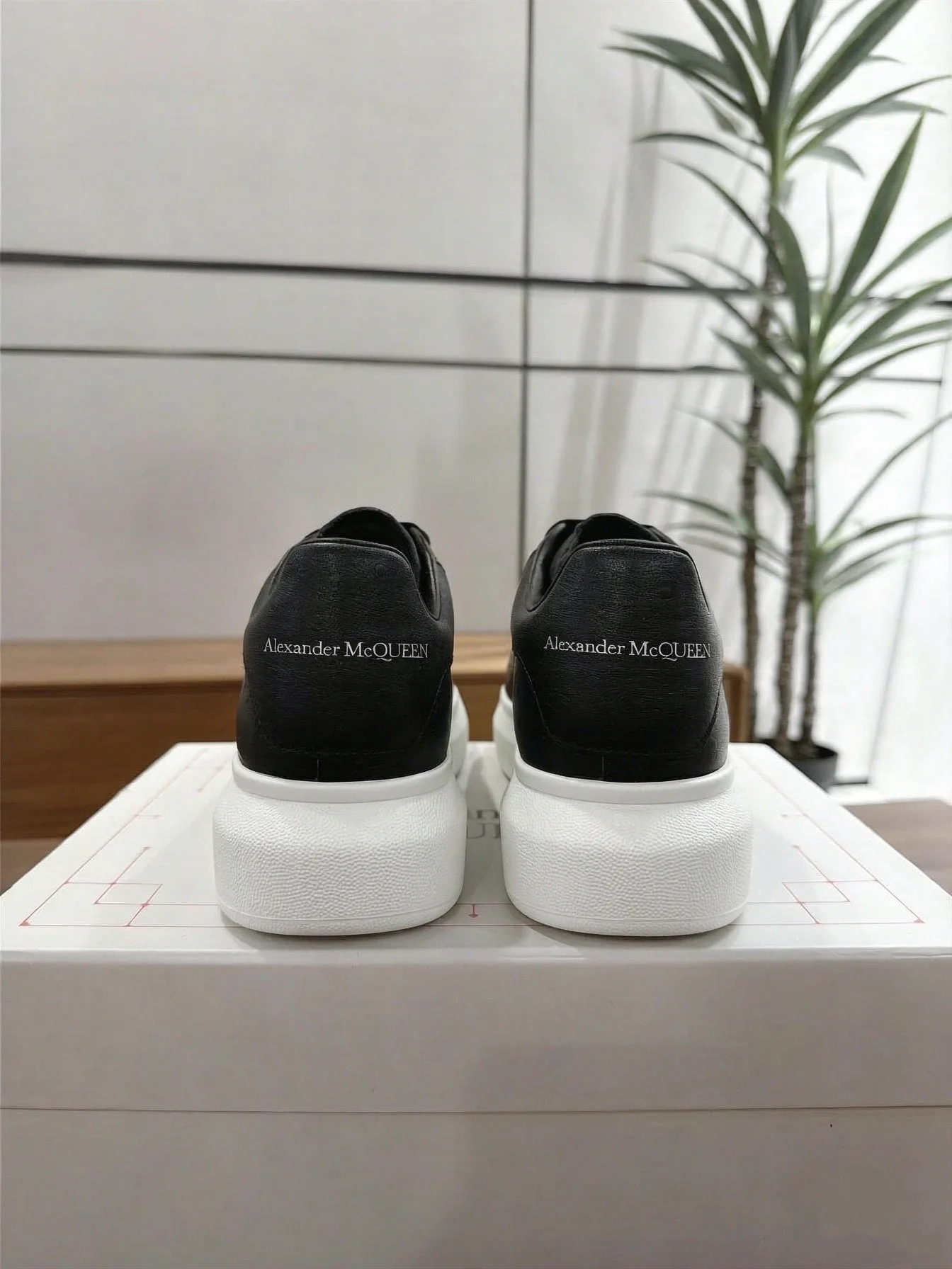 Кроссовки Женские Alexander Mcqueen 18159794