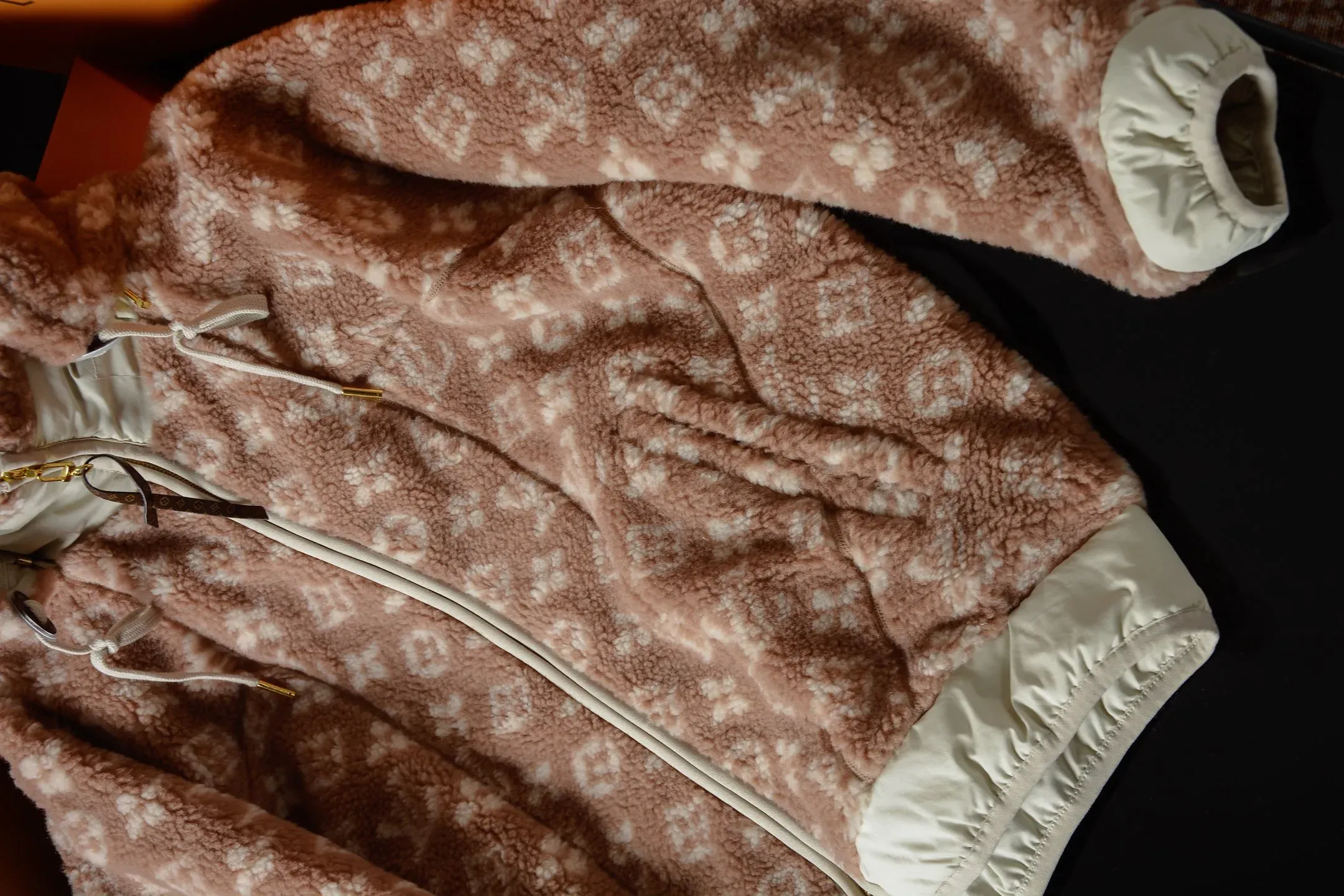 Куртки И Пуховики Женские Louis Vuitton 941604