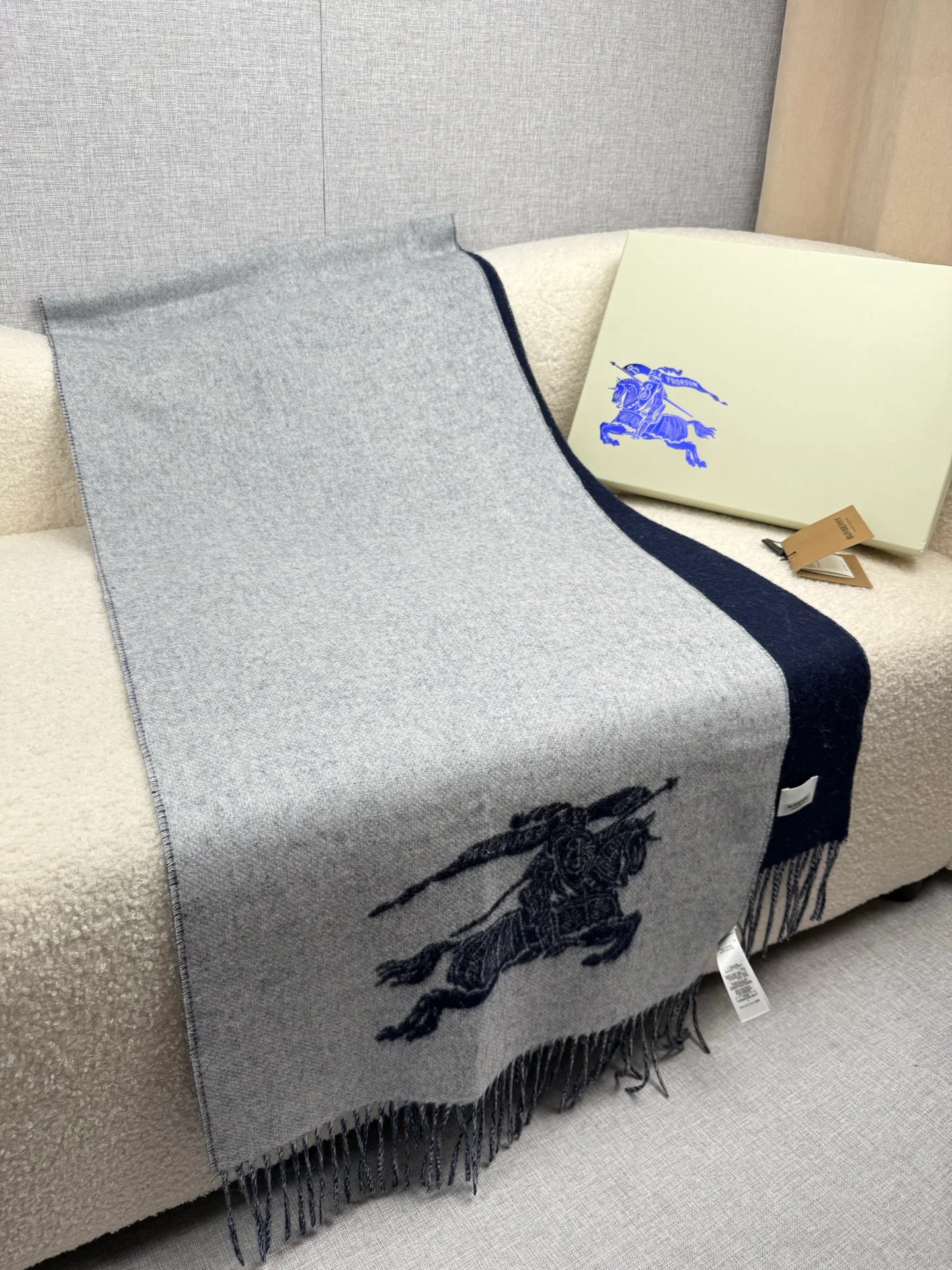 Шарфы Burberry 692777