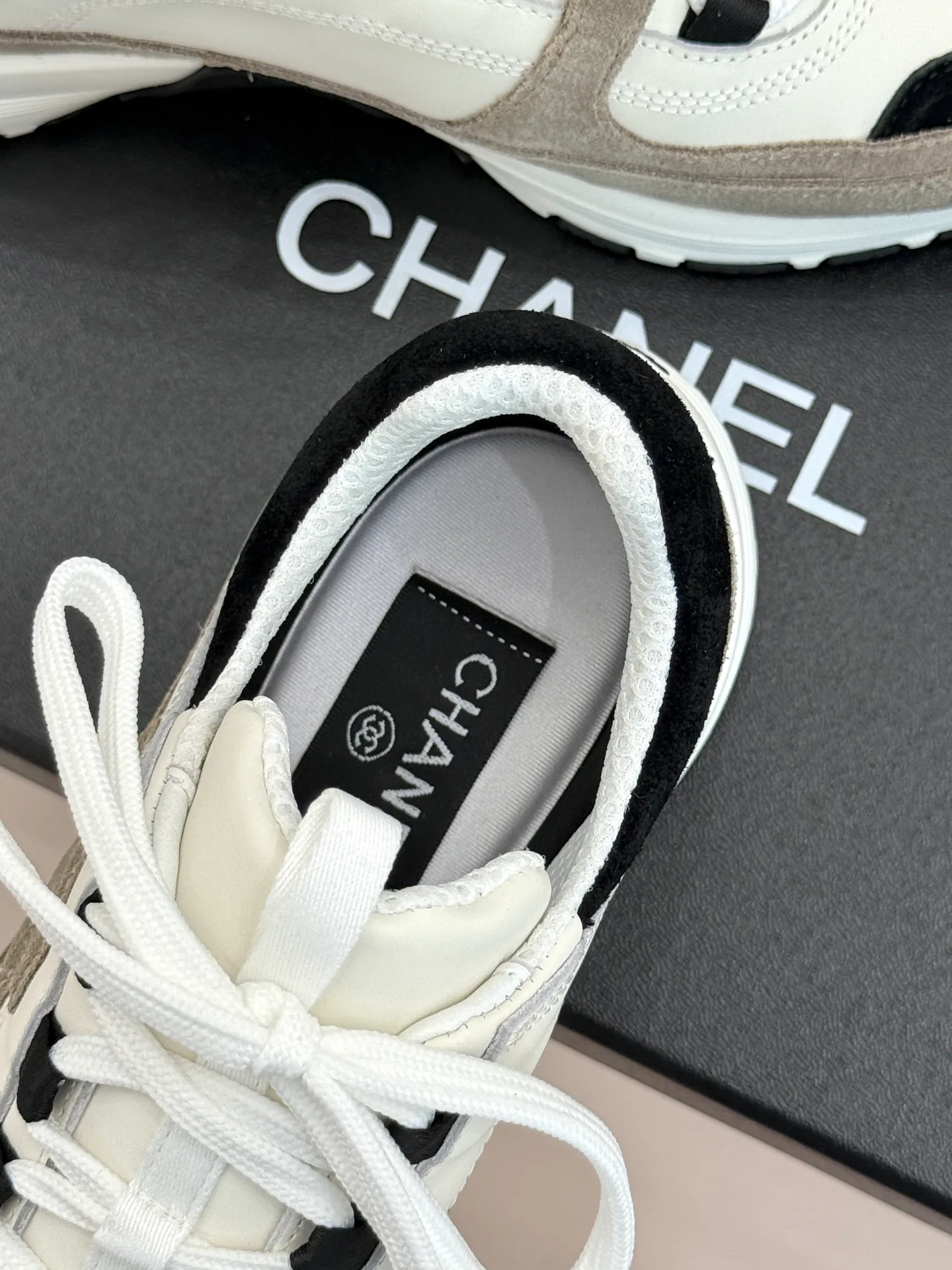 Кроссовки Женские Chanel 11394678