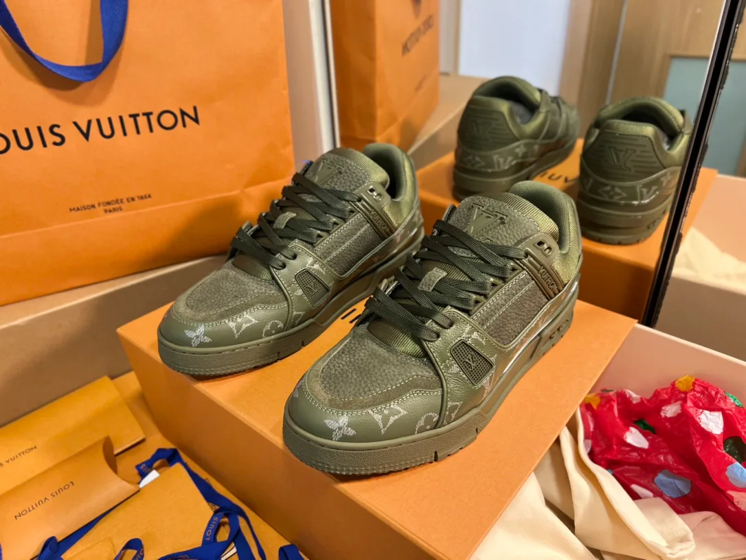 Кроссовки Женские Louis Vuitton 1880929