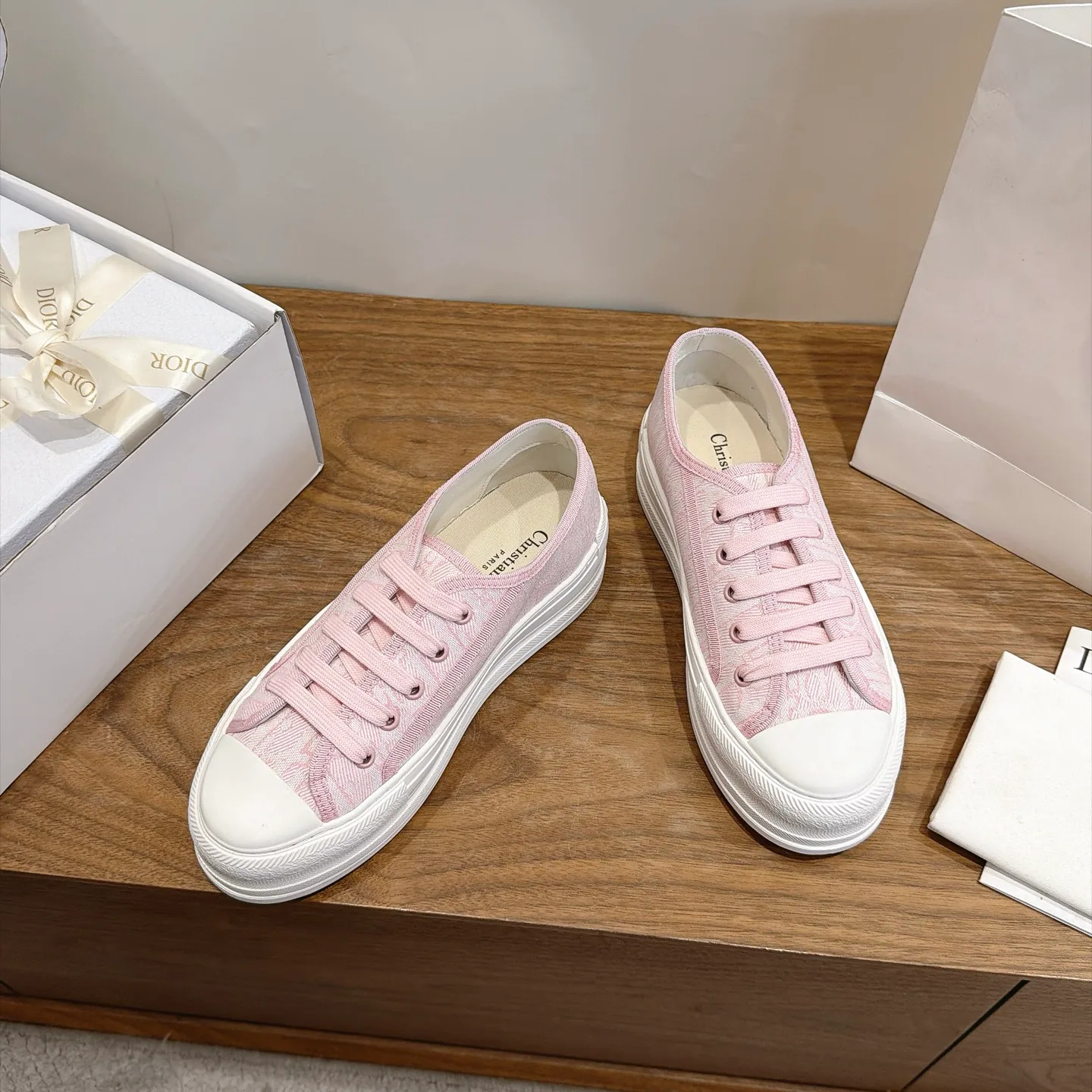 Кроссовки Женские Christian Dior 18034457