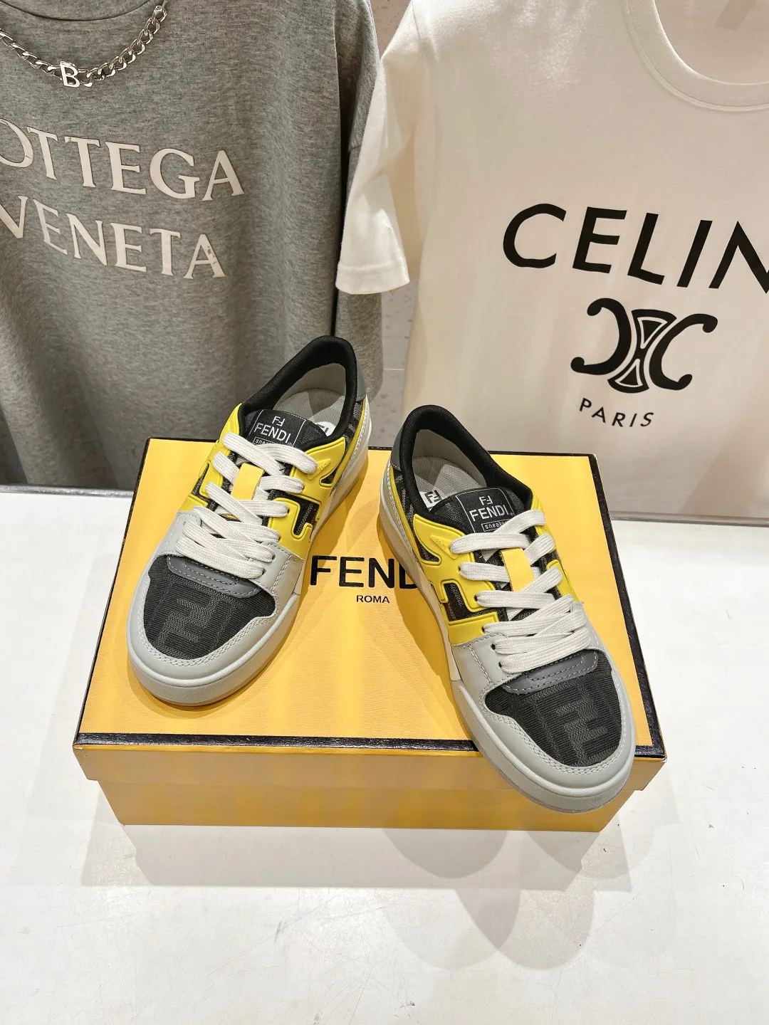 Кроссовки Женские Fendi 17908439