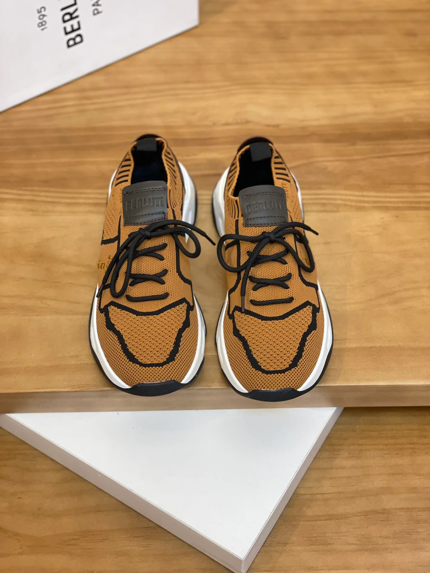 Кроссовки Женские Berluti 462854