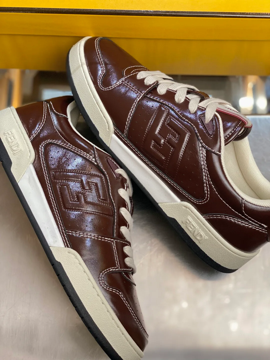 Кроссовки Женские Fendi 18119371