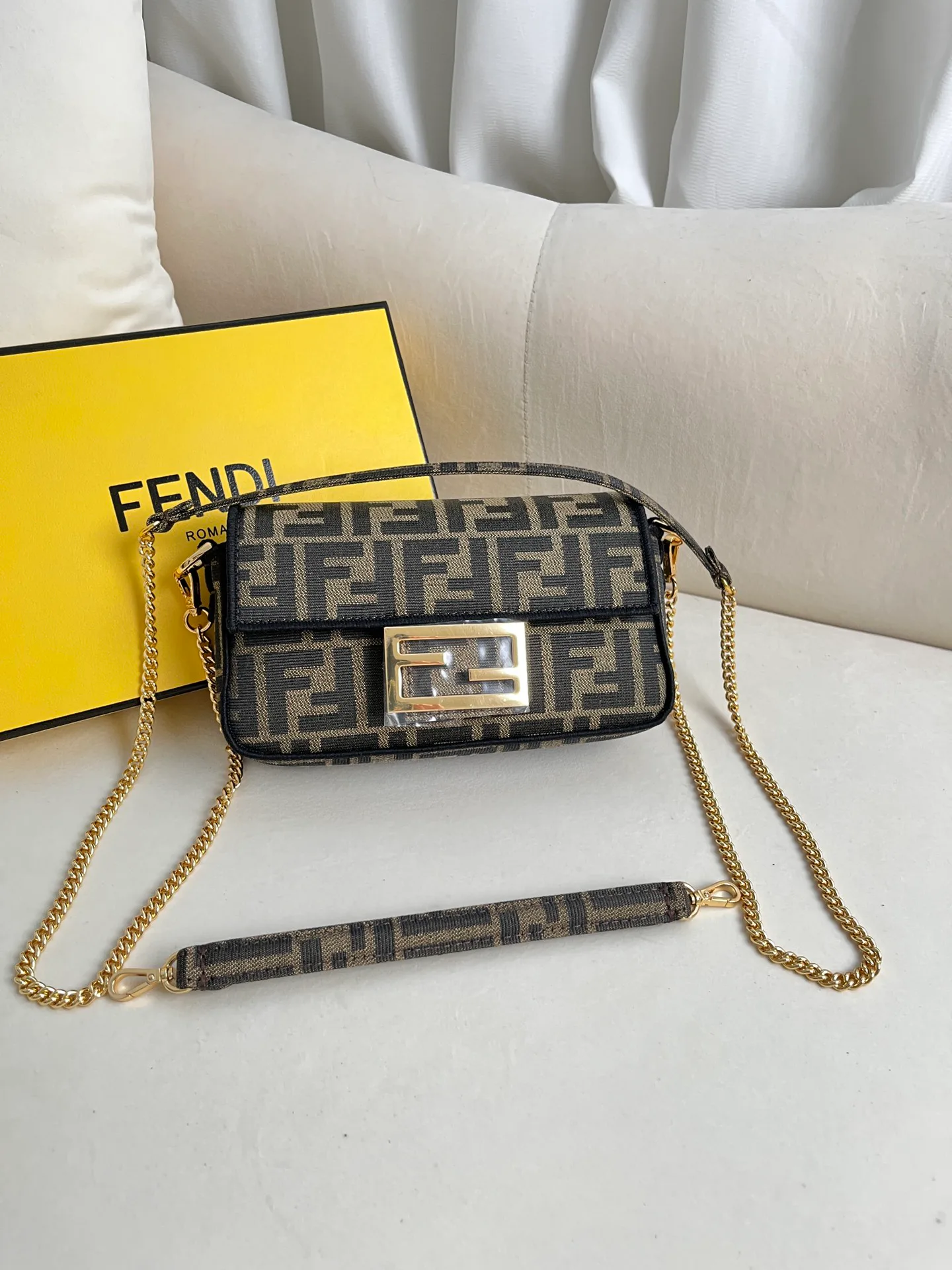 Сумки На Ремне Женские Fendi 1253896