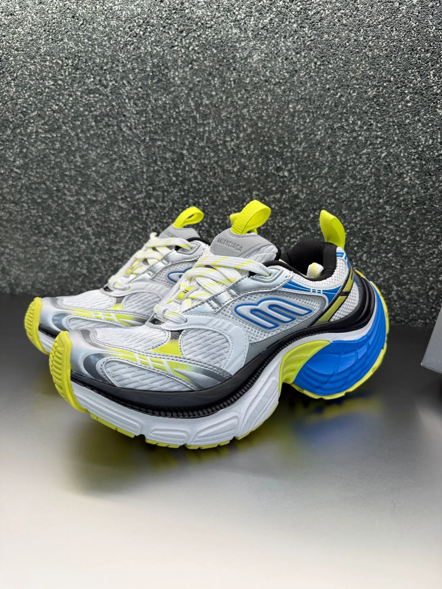 Кроссовки Женские Balenciaga 11704839