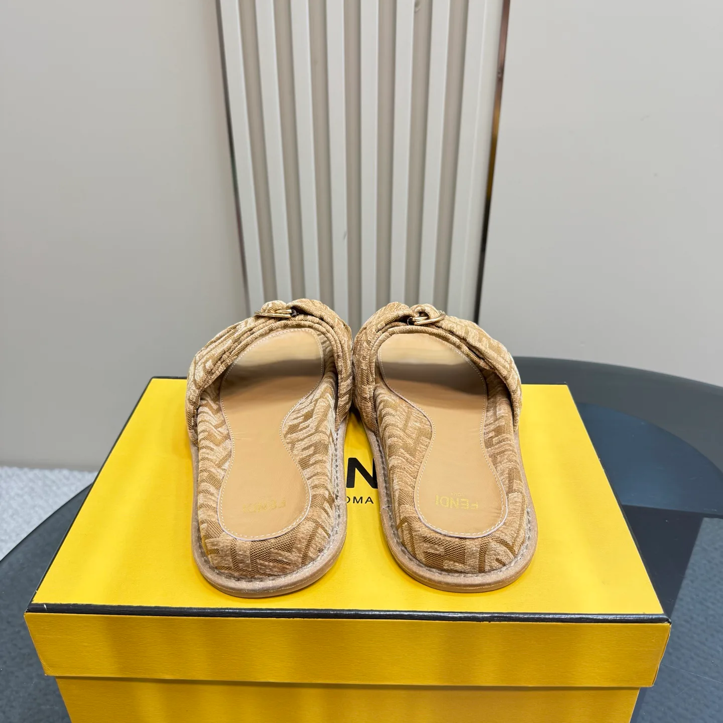 Шлепанцы Женские Fendi 23409