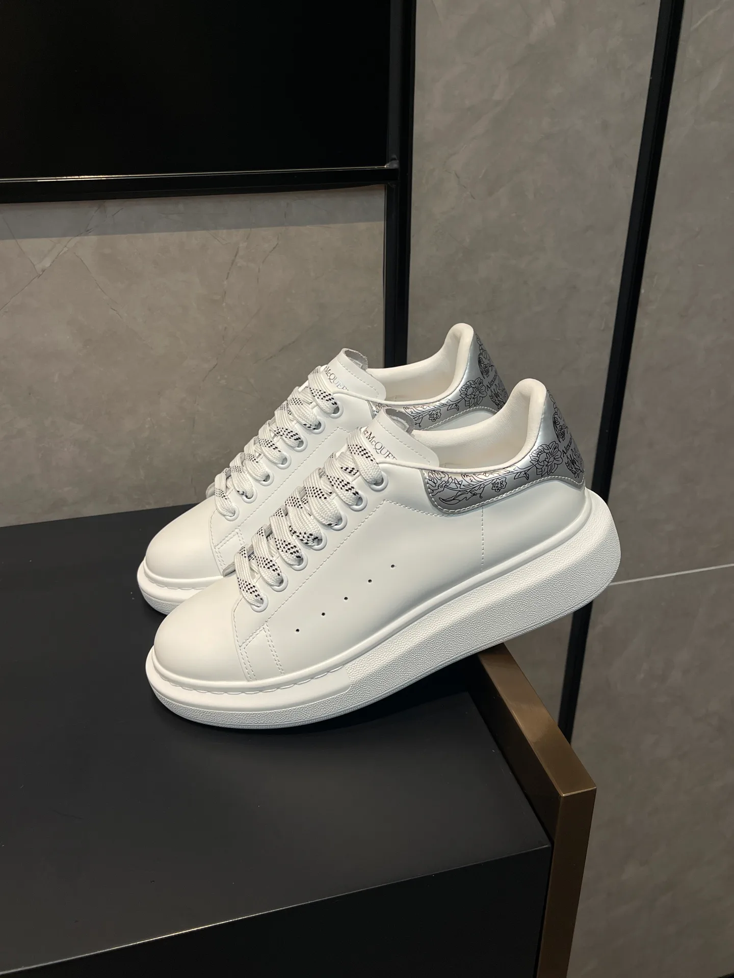 Кроссовки Женские Alexander Mcqueen 18363933