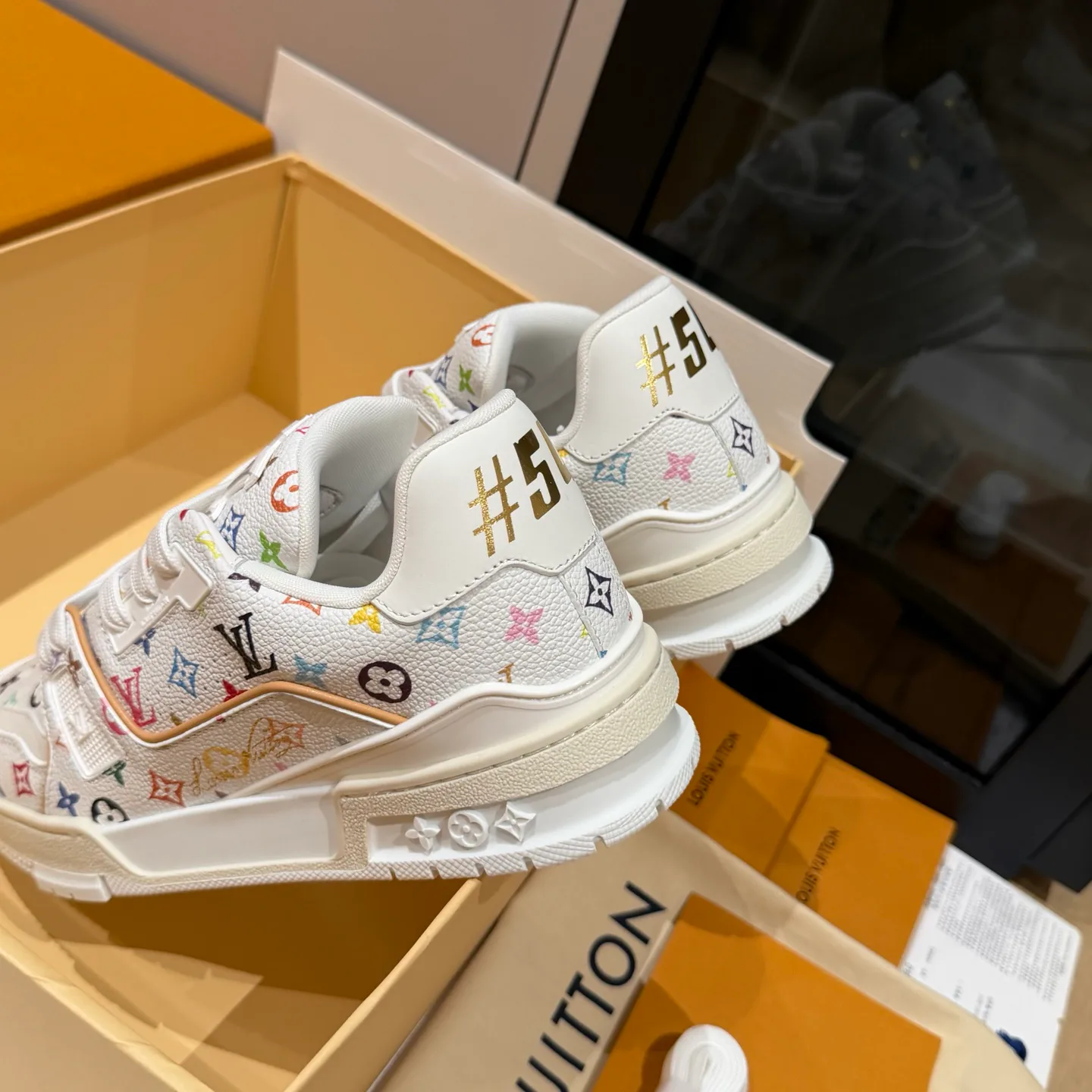 Кроссовки Женские Louis Vuitton 18121549