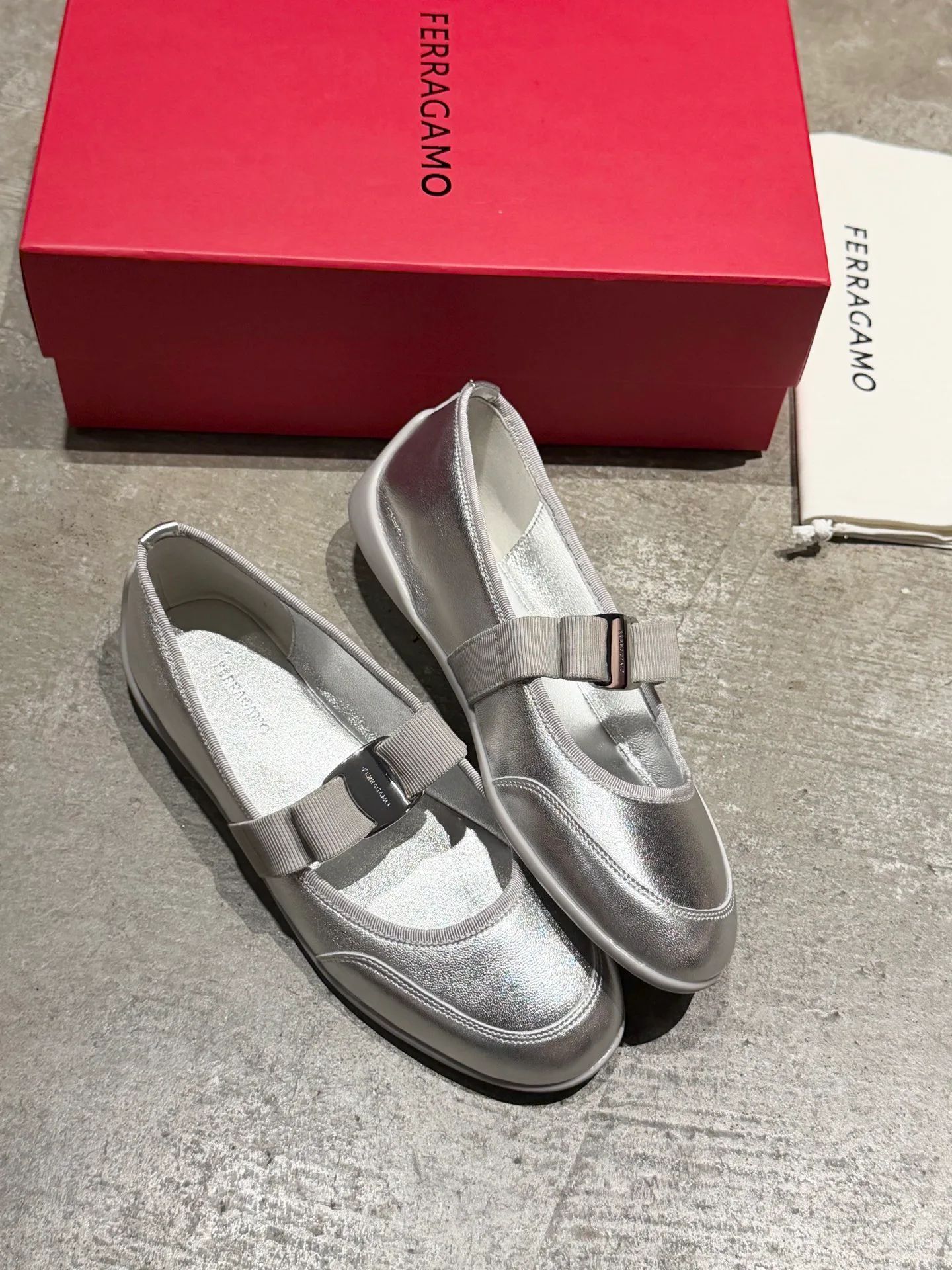 Балетки Женские Salvatore Ferragamo 18340755