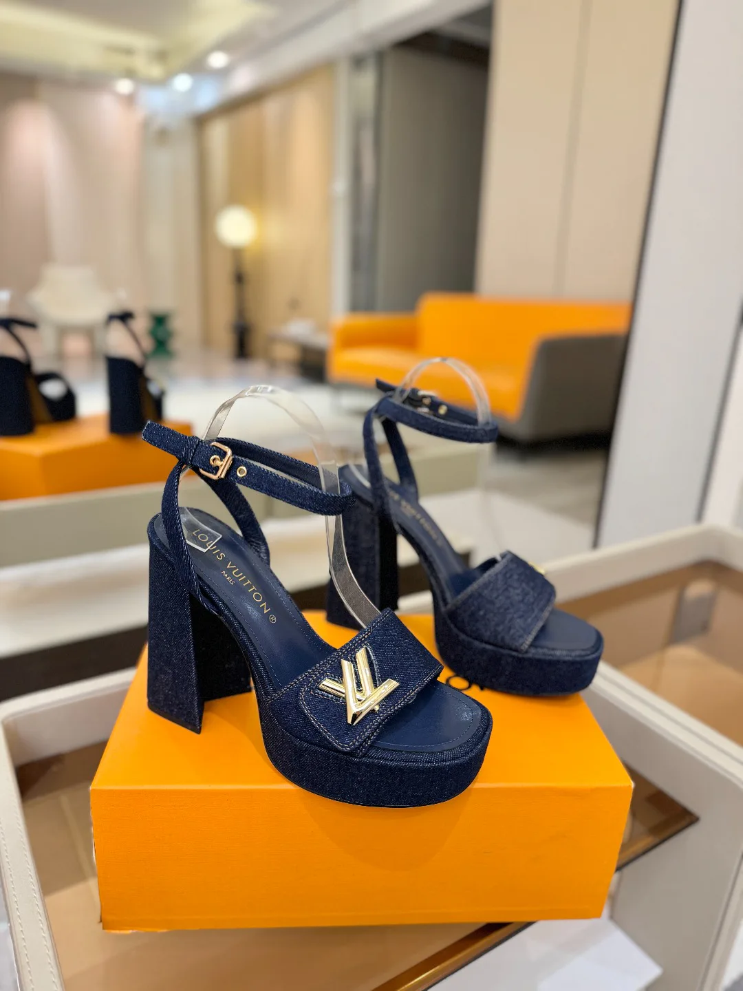 Босоножки Женские Louis Vuitton 17946845