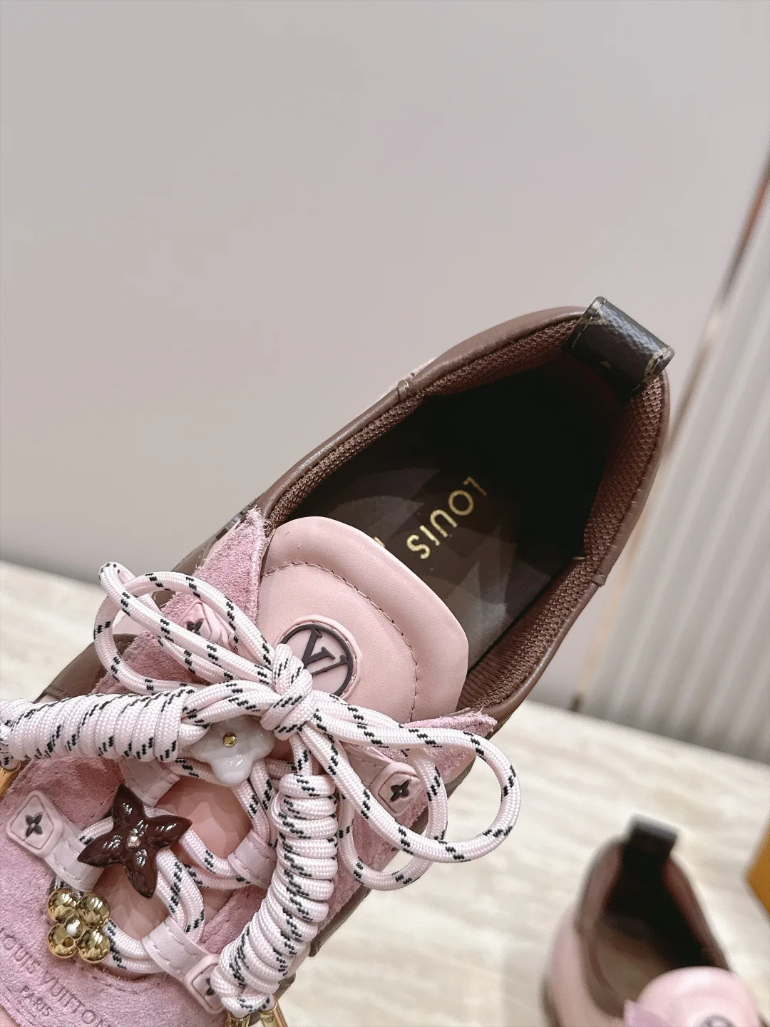 Кроссовки Женские Louis Vuitton 18091987