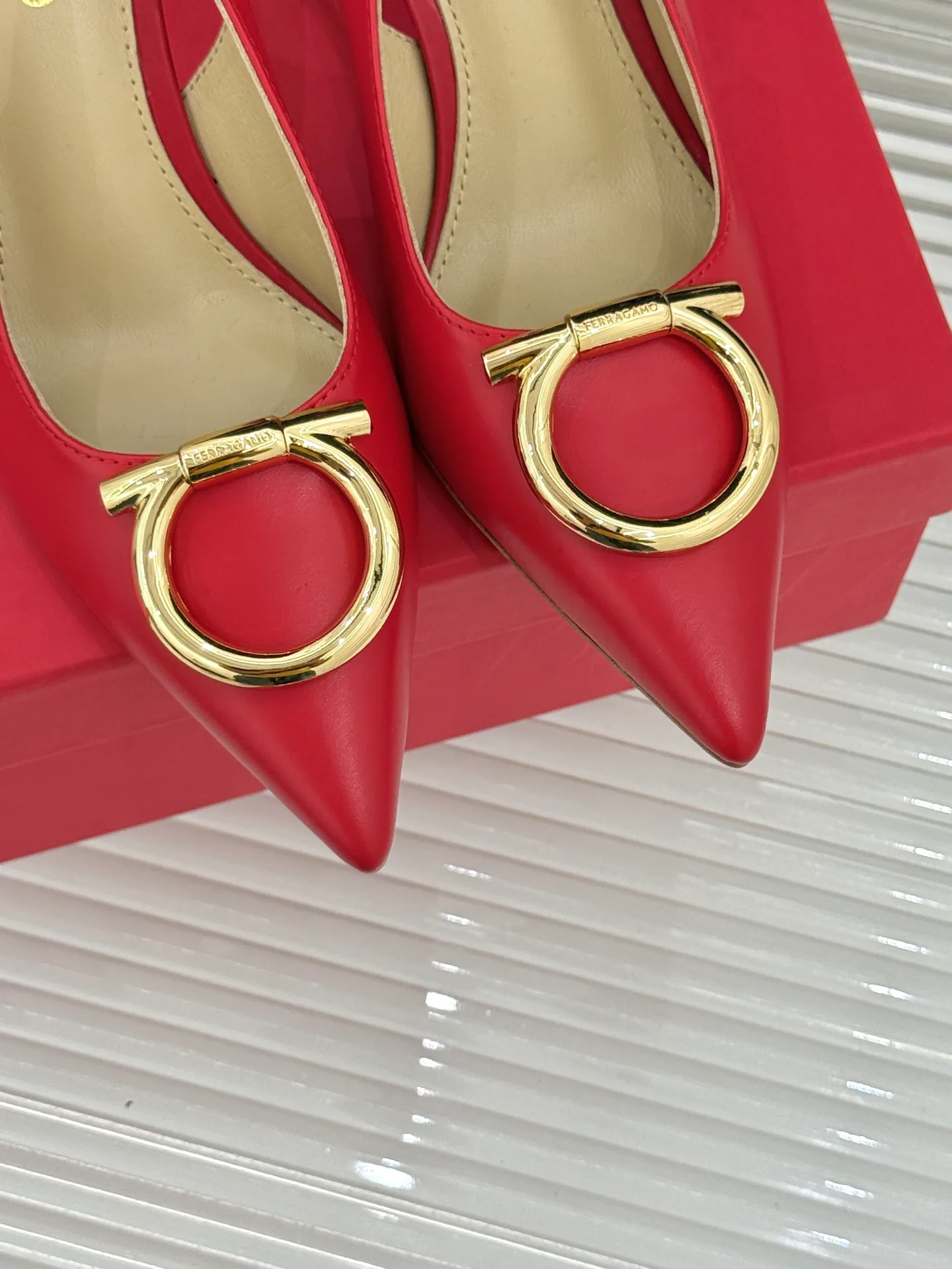Босоножки Женские Salvatore Ferragamo 11312301