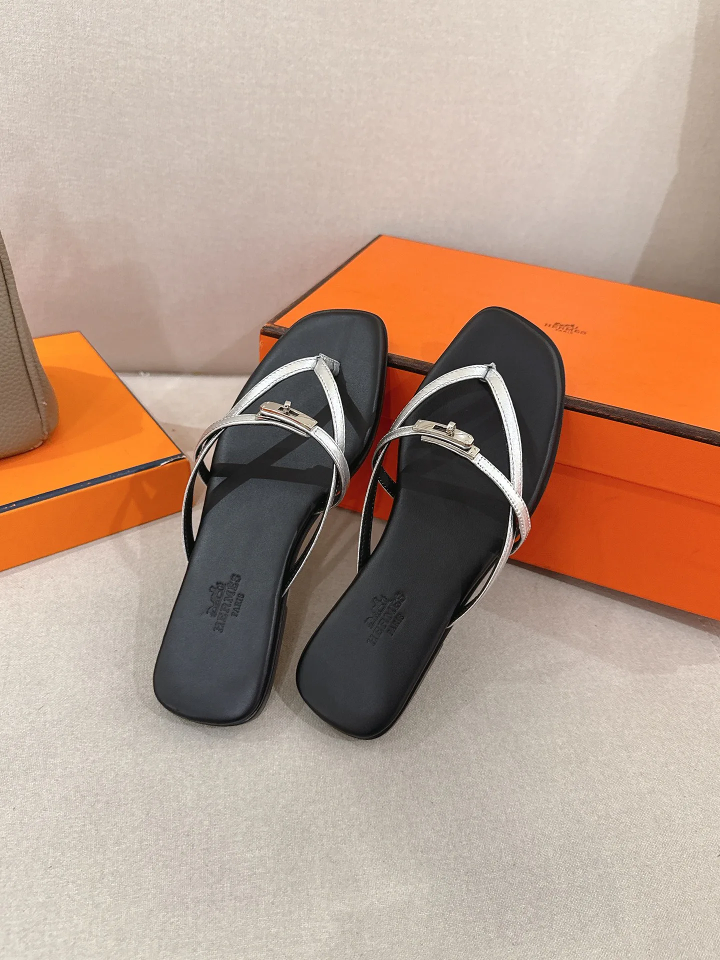 Шлепанцы Женские Hermes 10800132